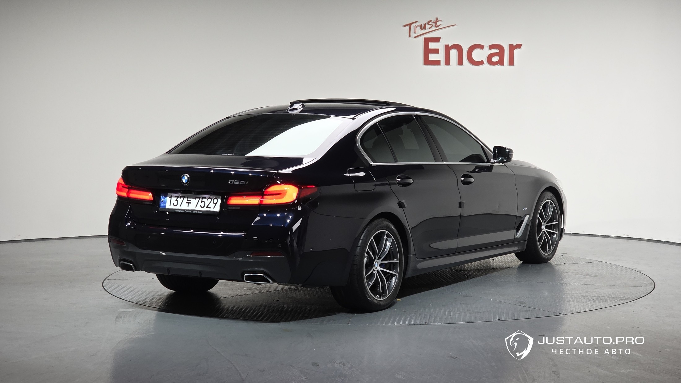 Автомобиль BMW 5-Series