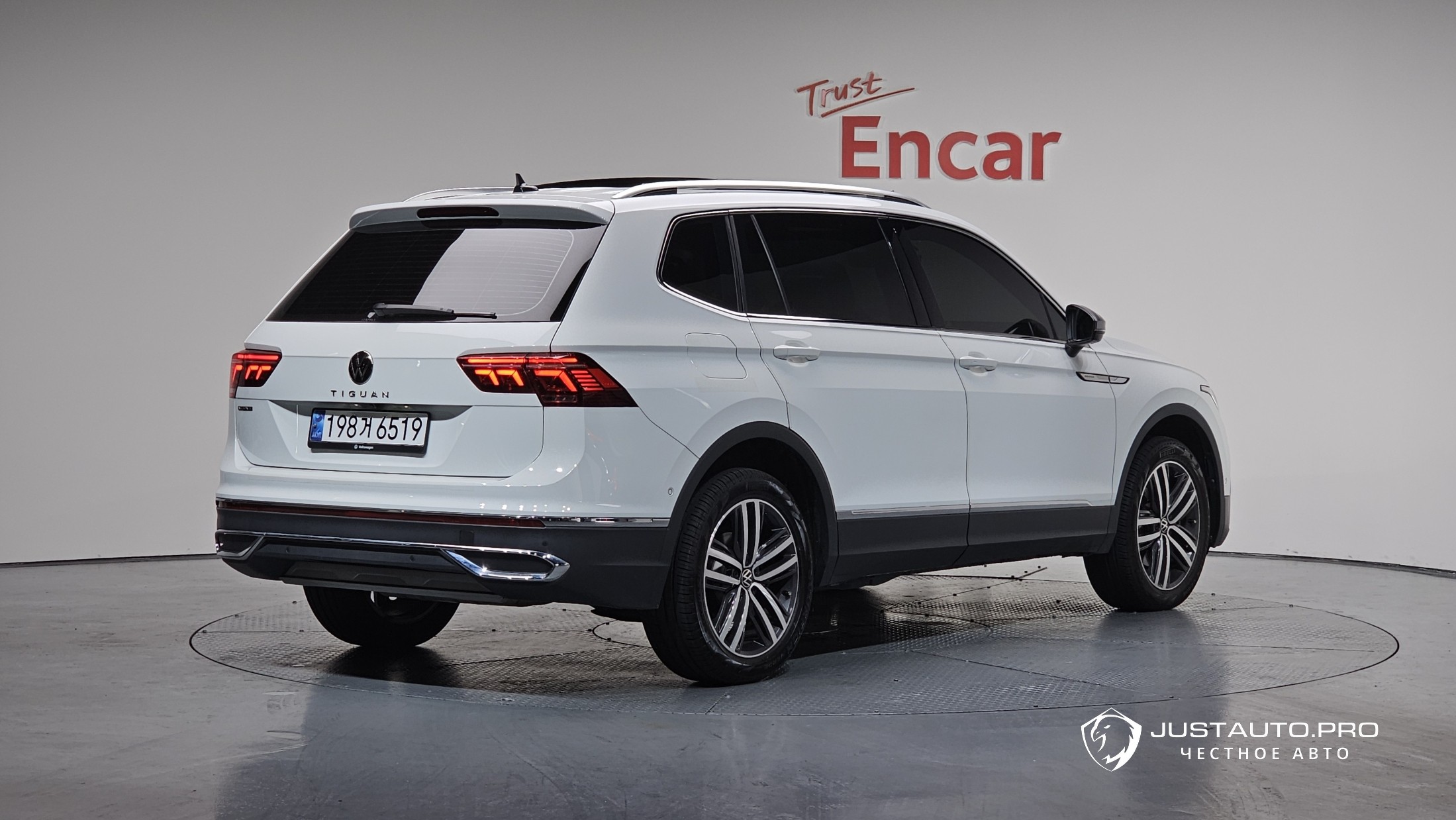 Автомобиль Volkswagen Tiguan