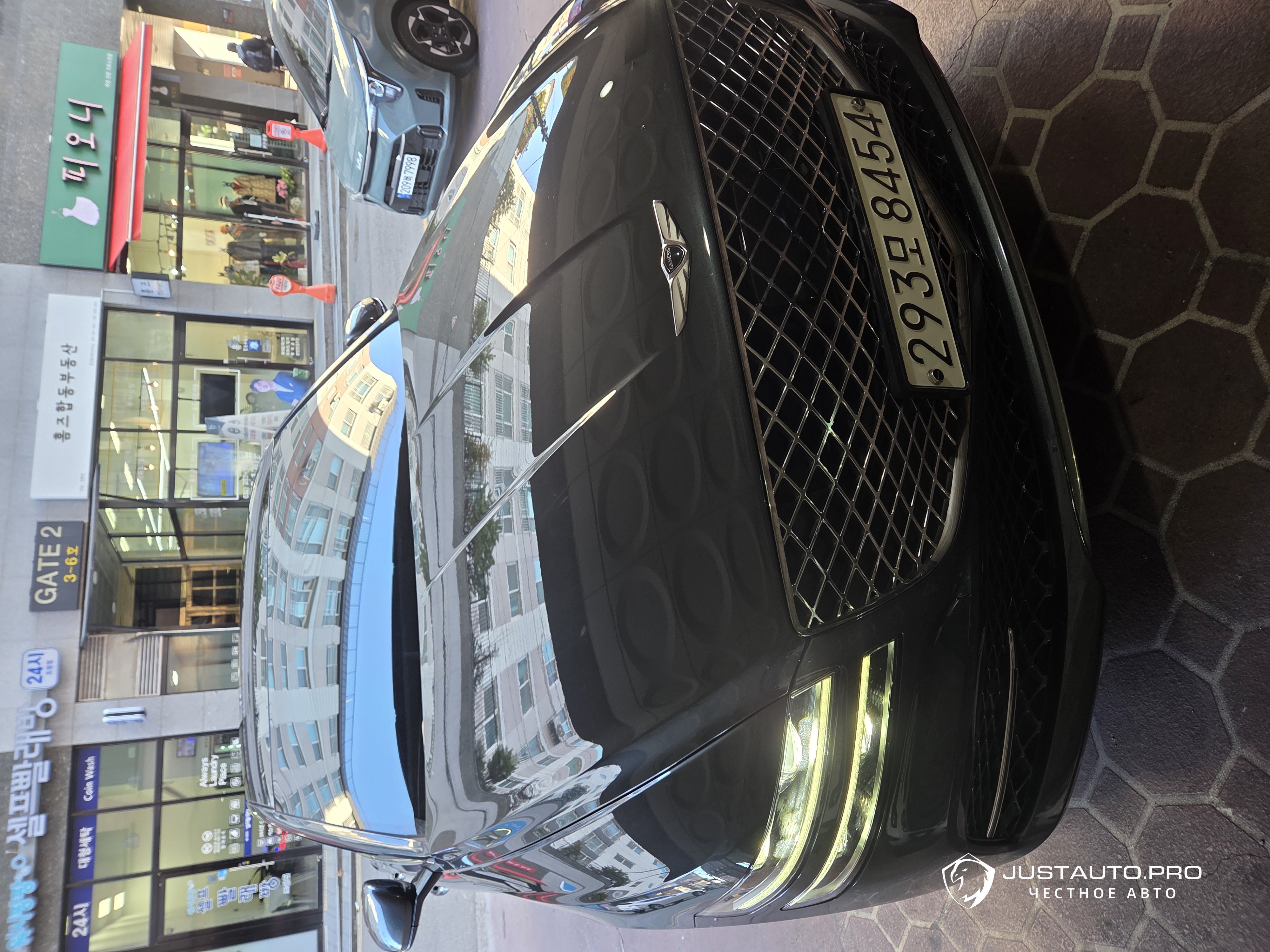 Автомобиль Genesis G80