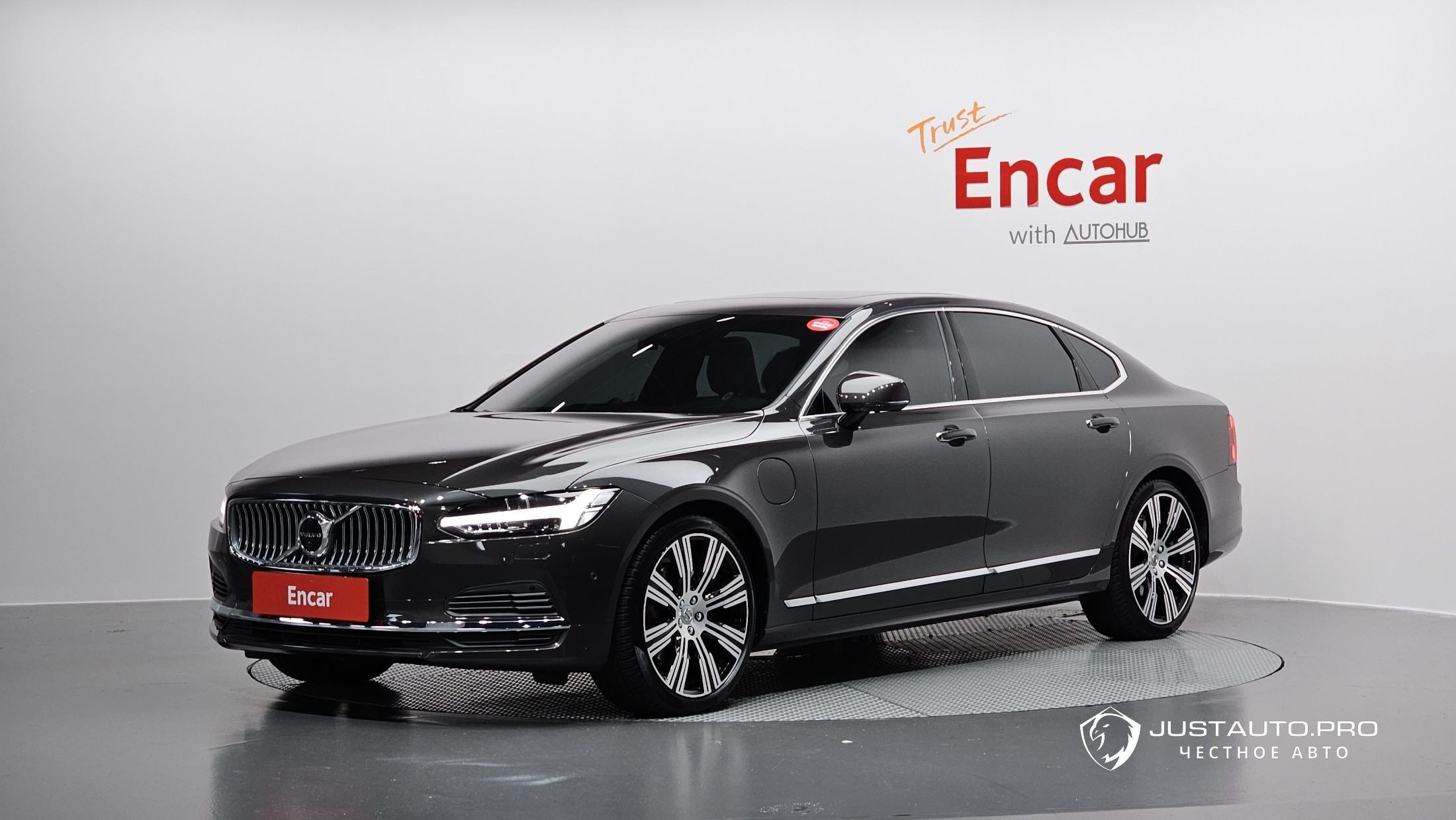 Автомобиль Volvo S90