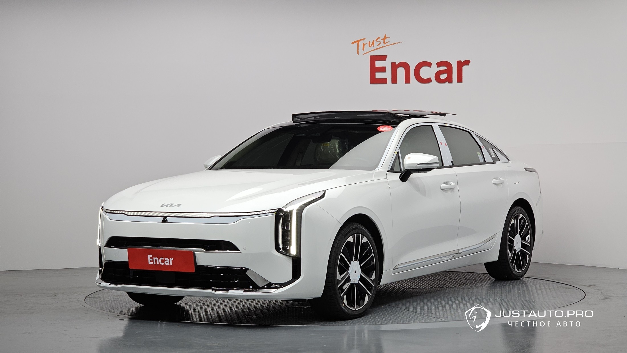 Автомобиль Kia K8