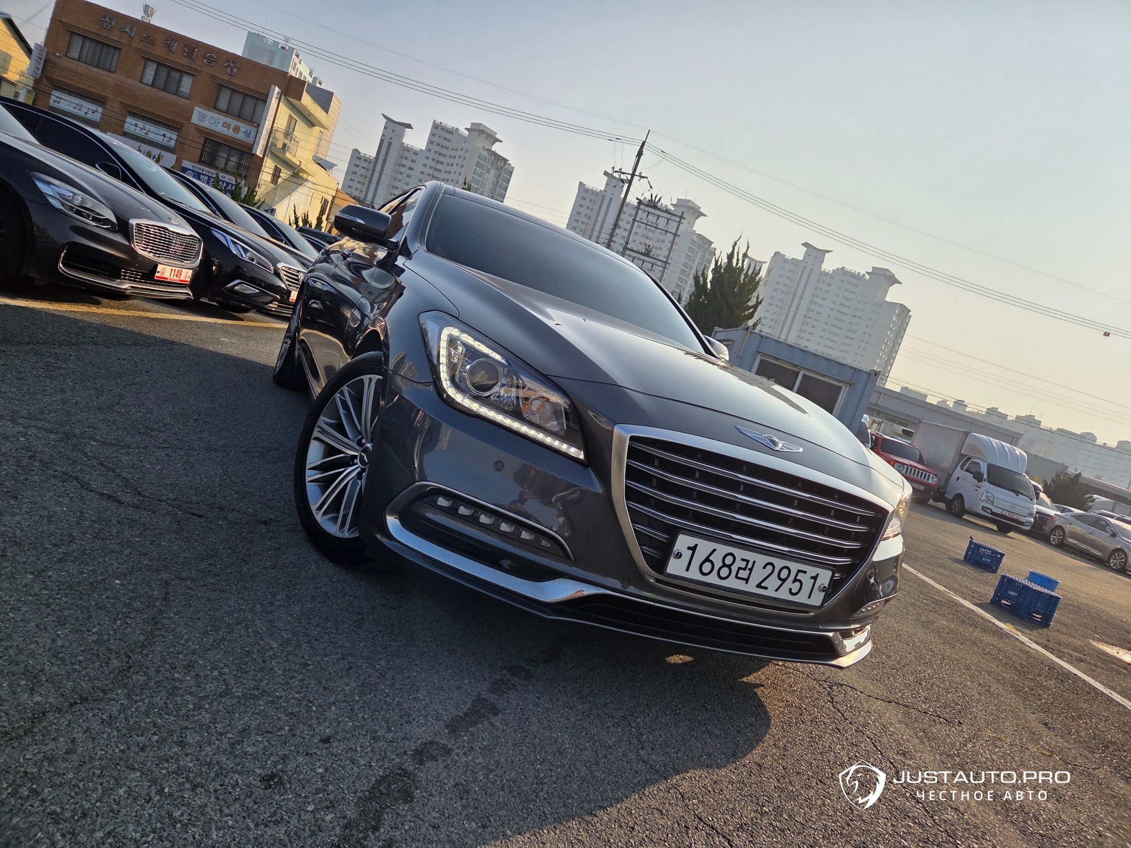 Автомобиль Genesis G80