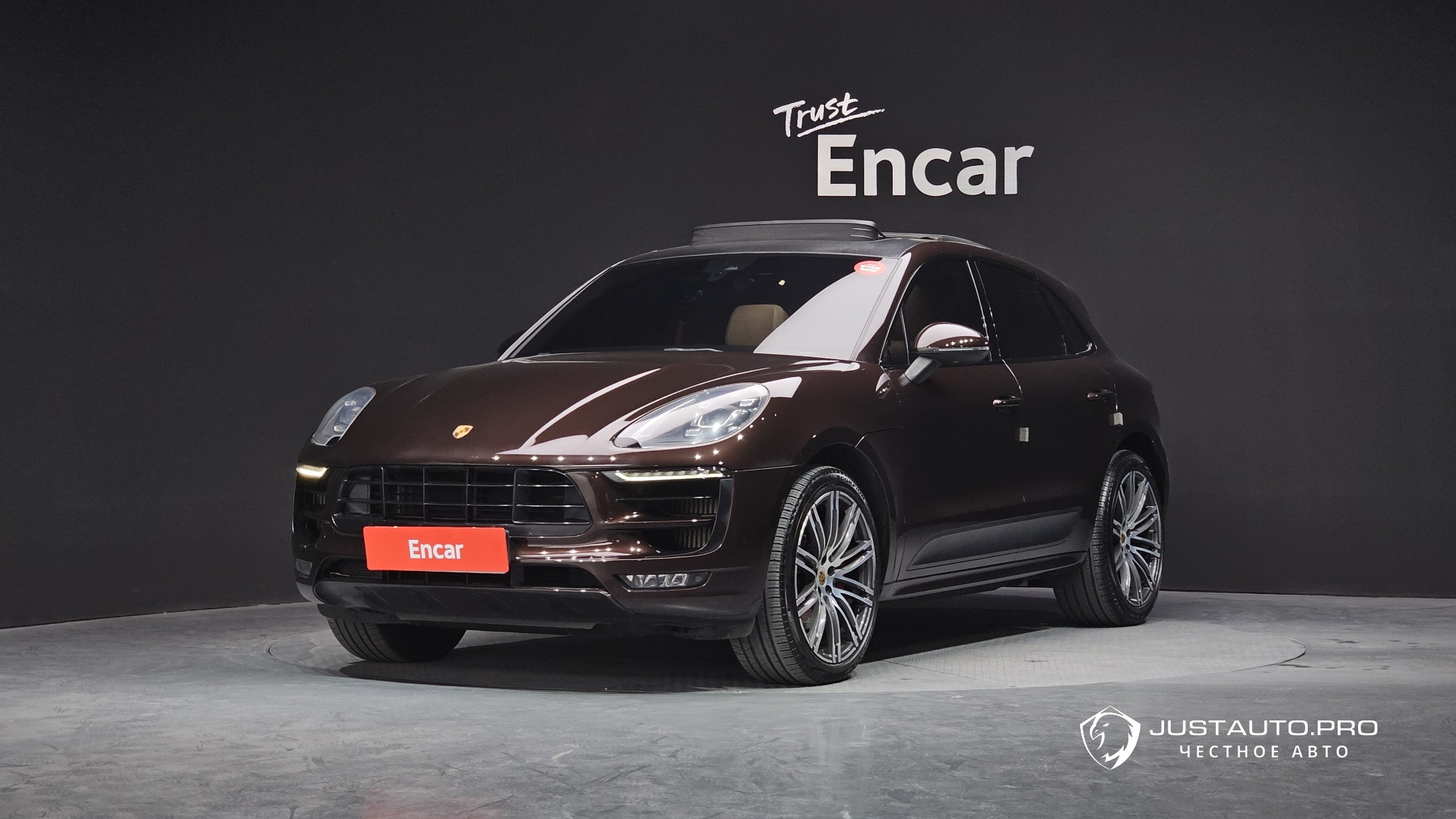 Автомобиль Porsche Macan