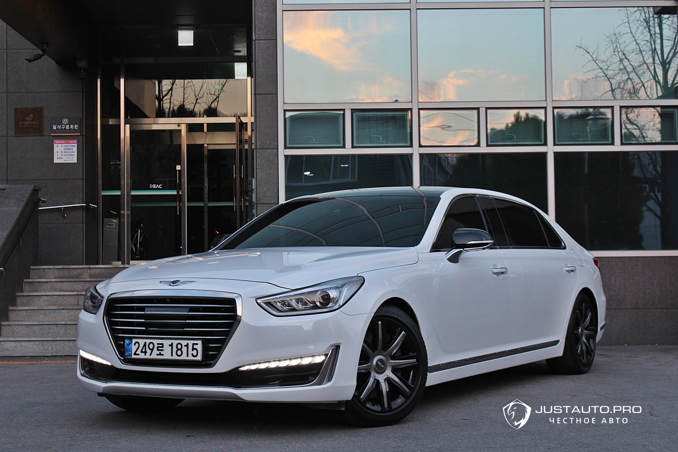 Автомобиль Genesis EQ900