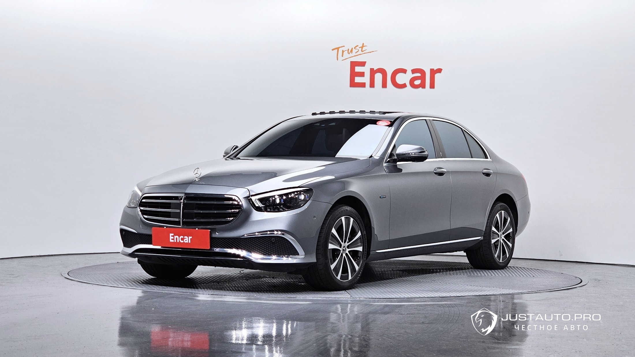 Автомобиль Mercedes-Benz E-Class