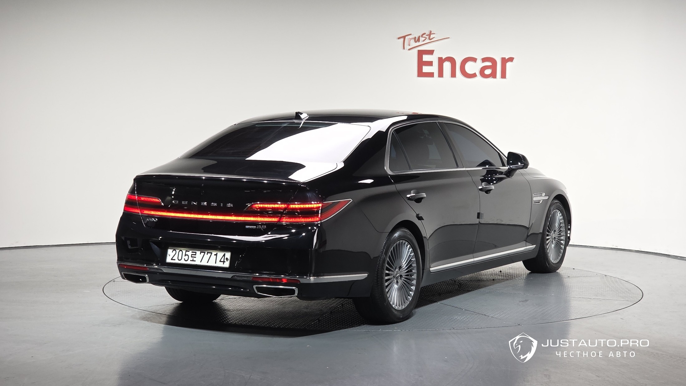 Автомобиль Genesis G90