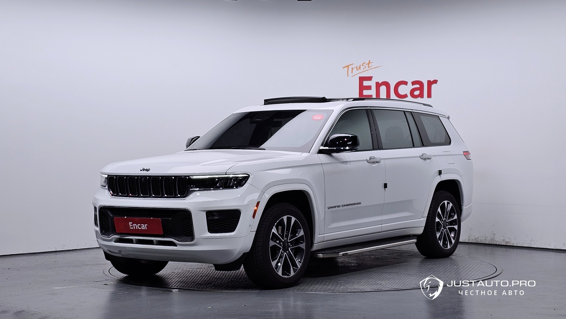 Автомобиль Jeep Cherokee