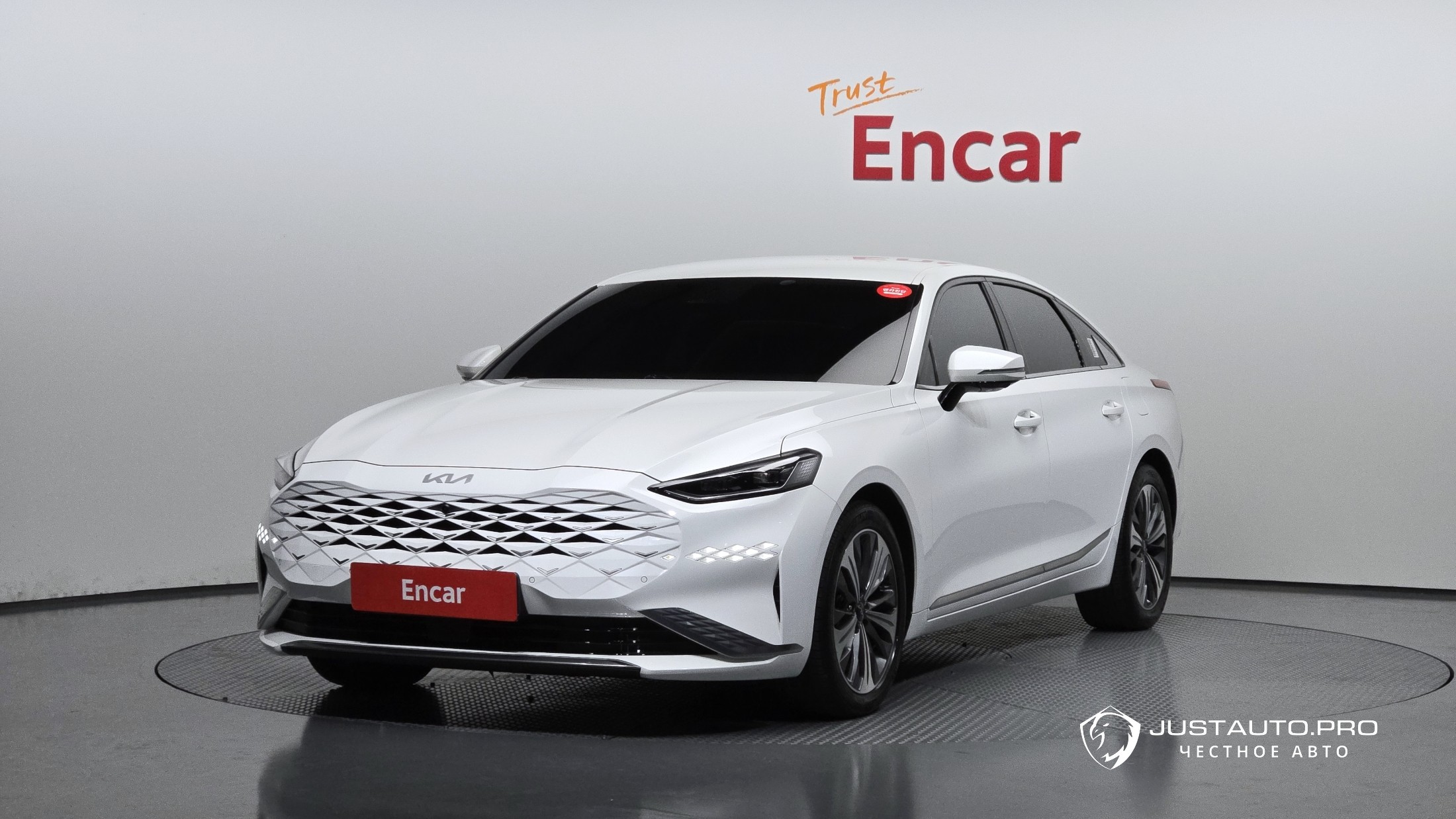 Автомобиль Kia K8