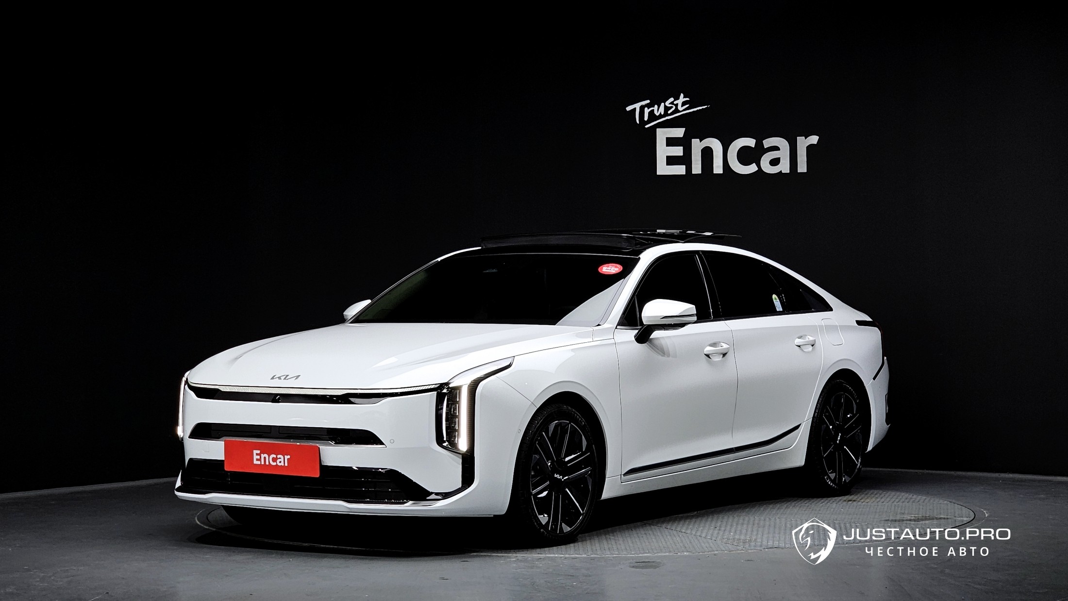 Автомобиль Kia K8