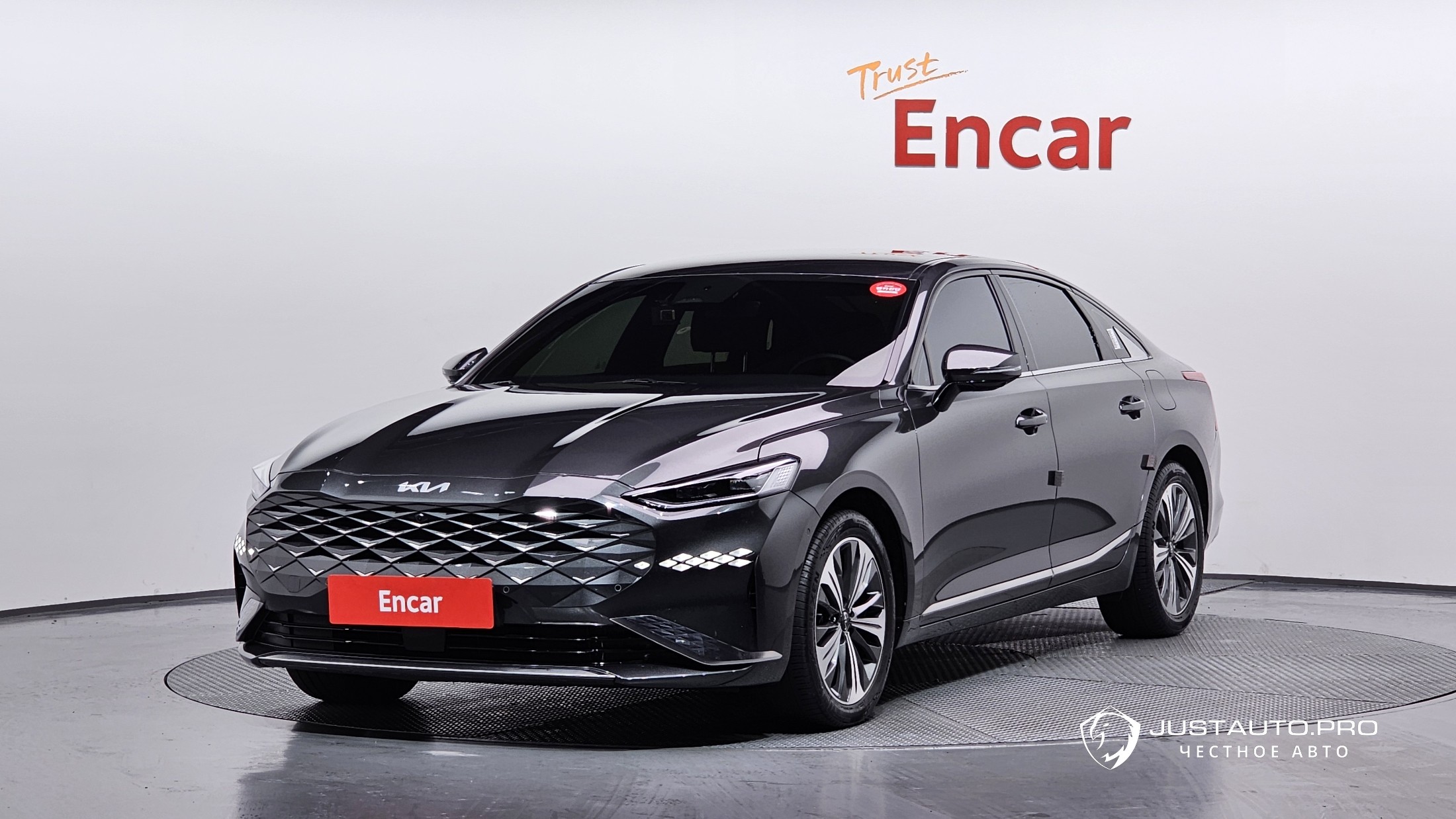 Автомобиль Kia K8