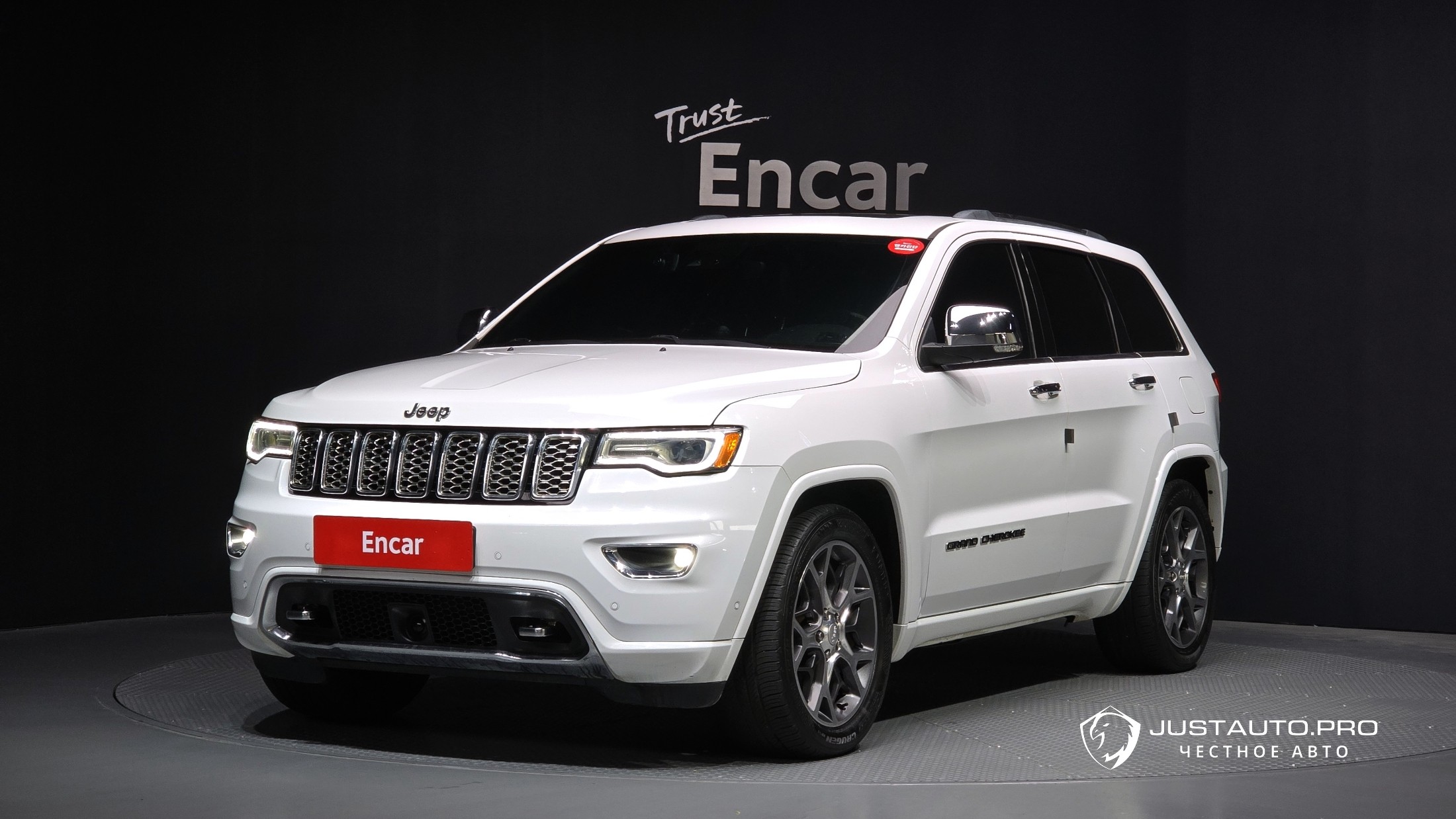 Автомобиль Jeep Cherokee