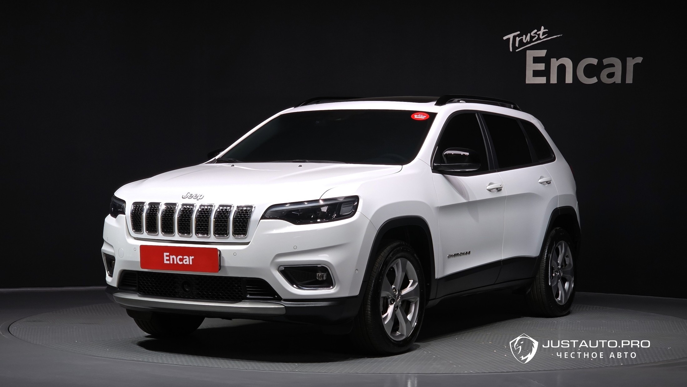 Автомобиль Jeep Cherokee