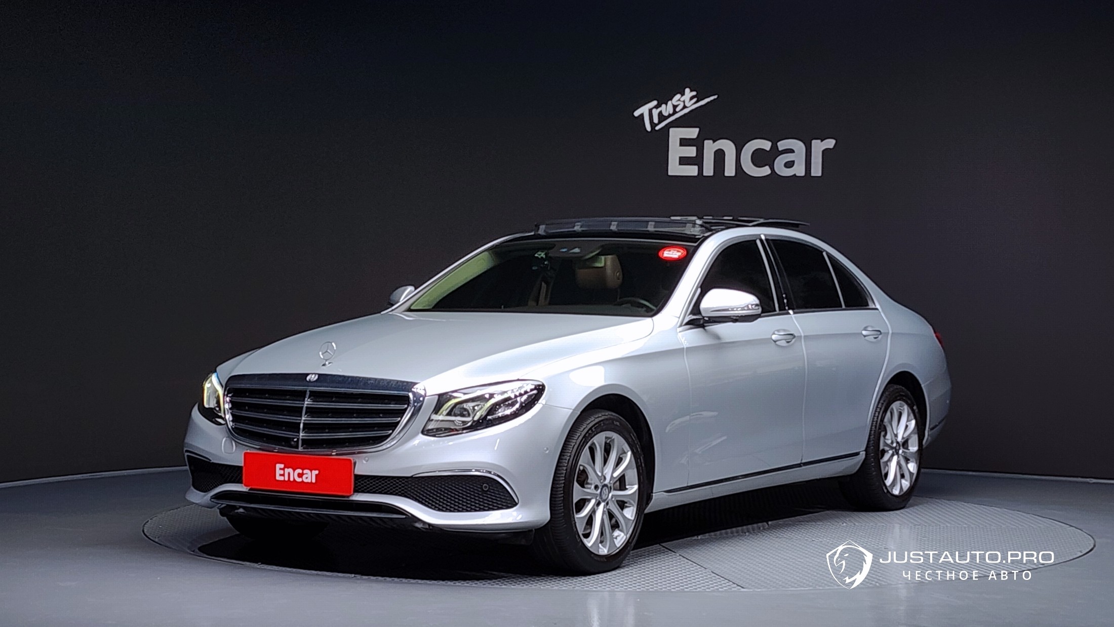 Автомобиль Mercedes-Benz E-Class