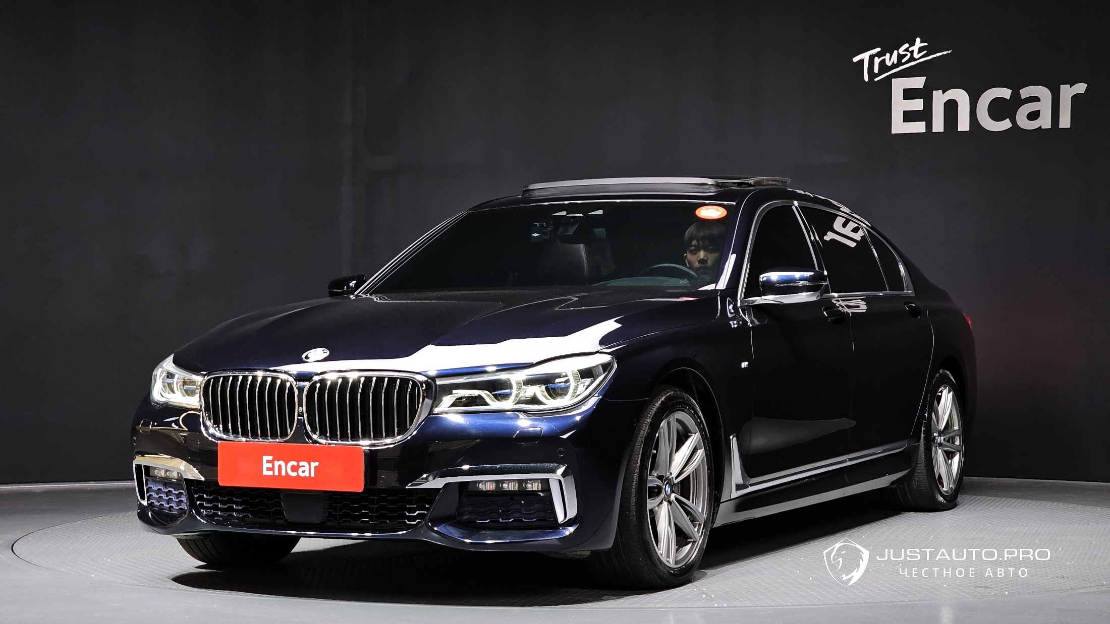 Автомобиль BMW 7-Series