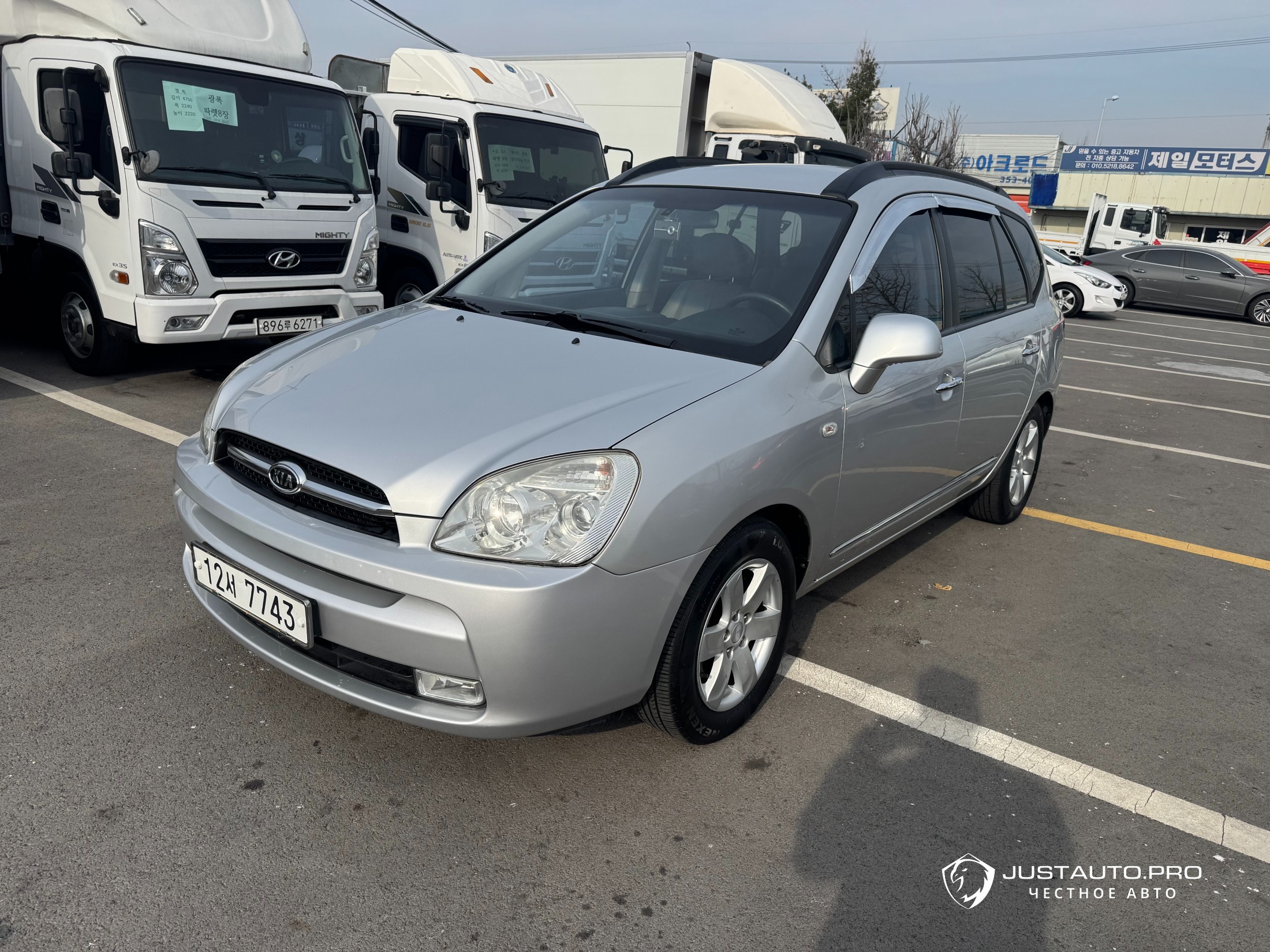 Автомобиль Kia Carens