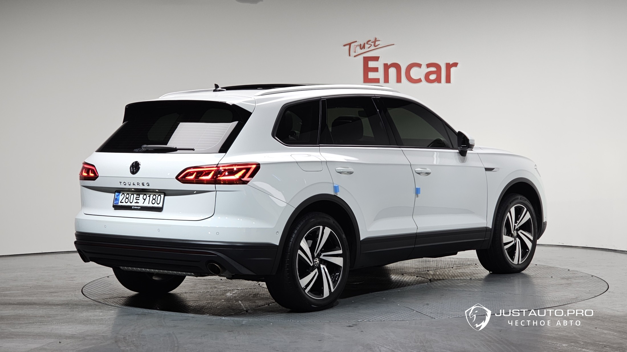 Автомобиль Volkswagen Touareg