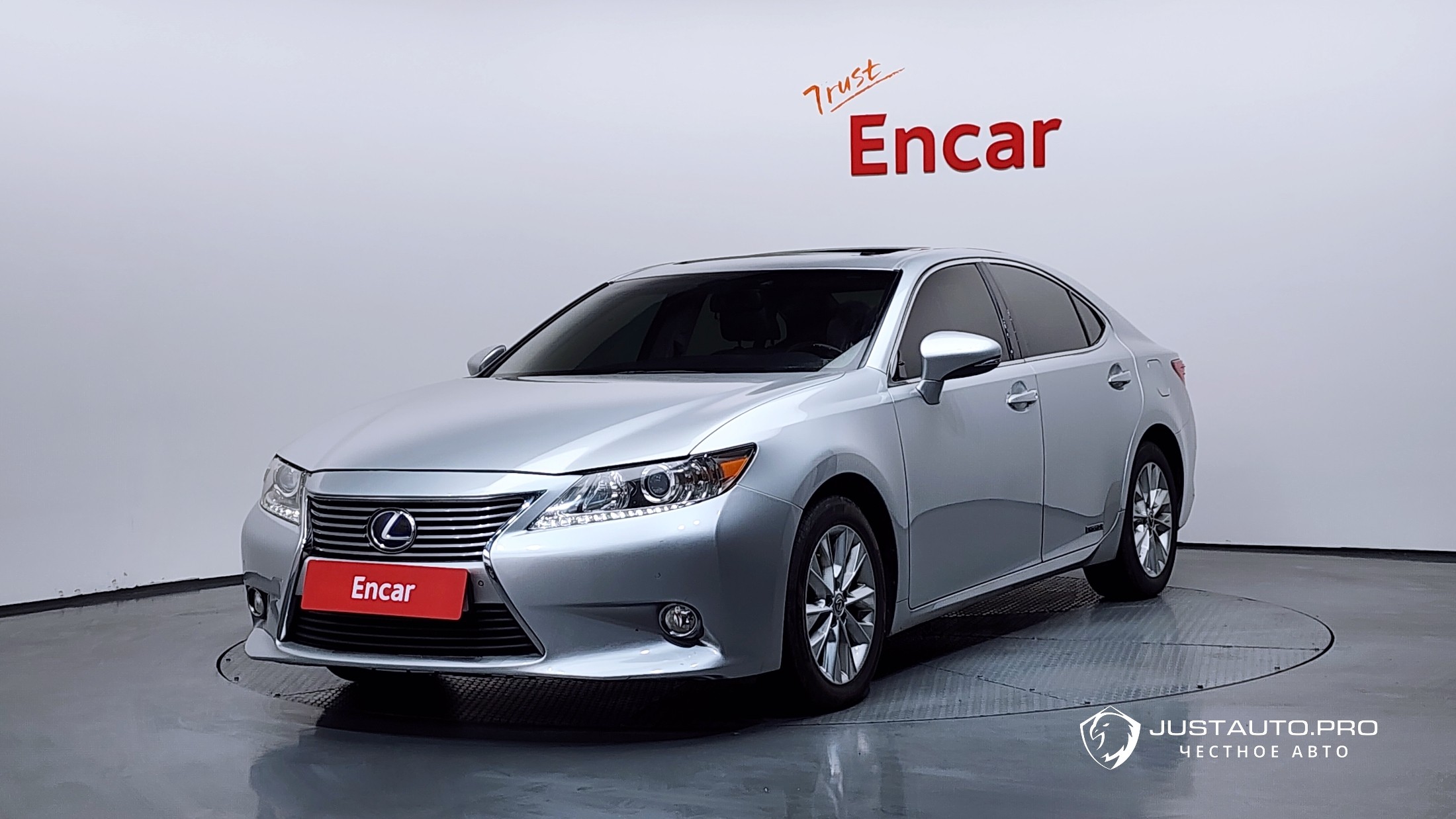 Автомобиль Lexus ES