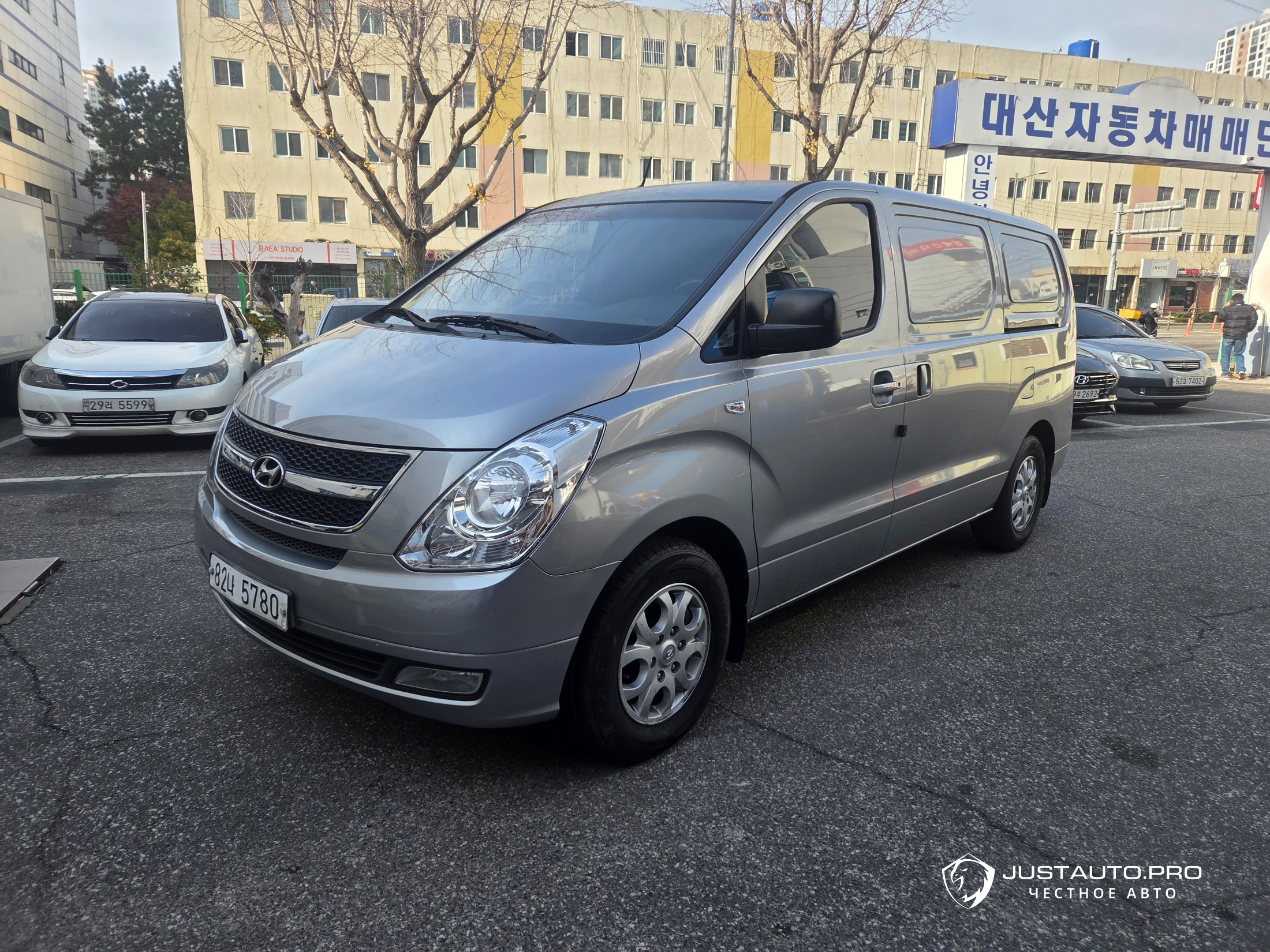 Автомобиль Hyundai Starex