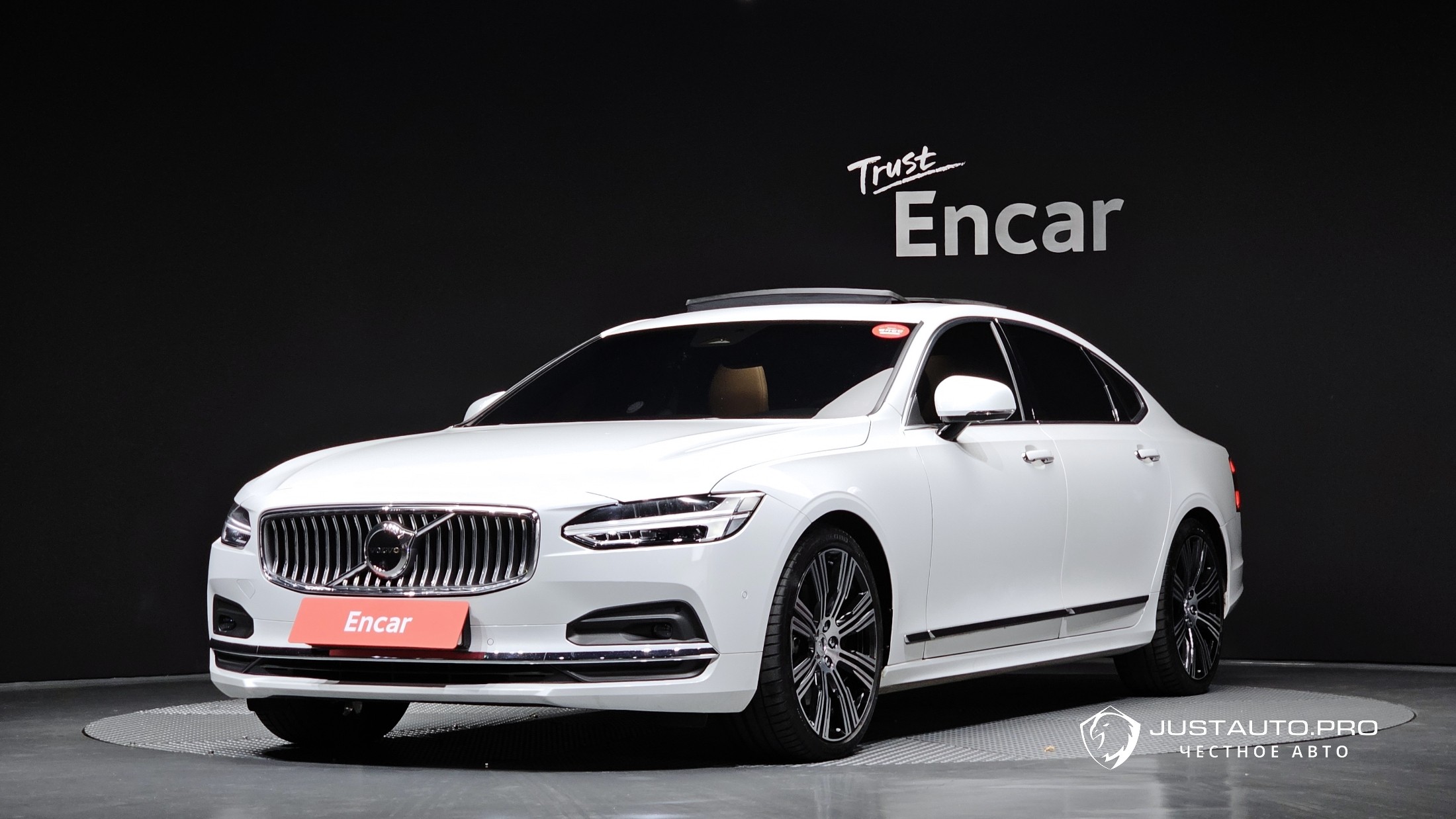 Автомобиль Volvo S90