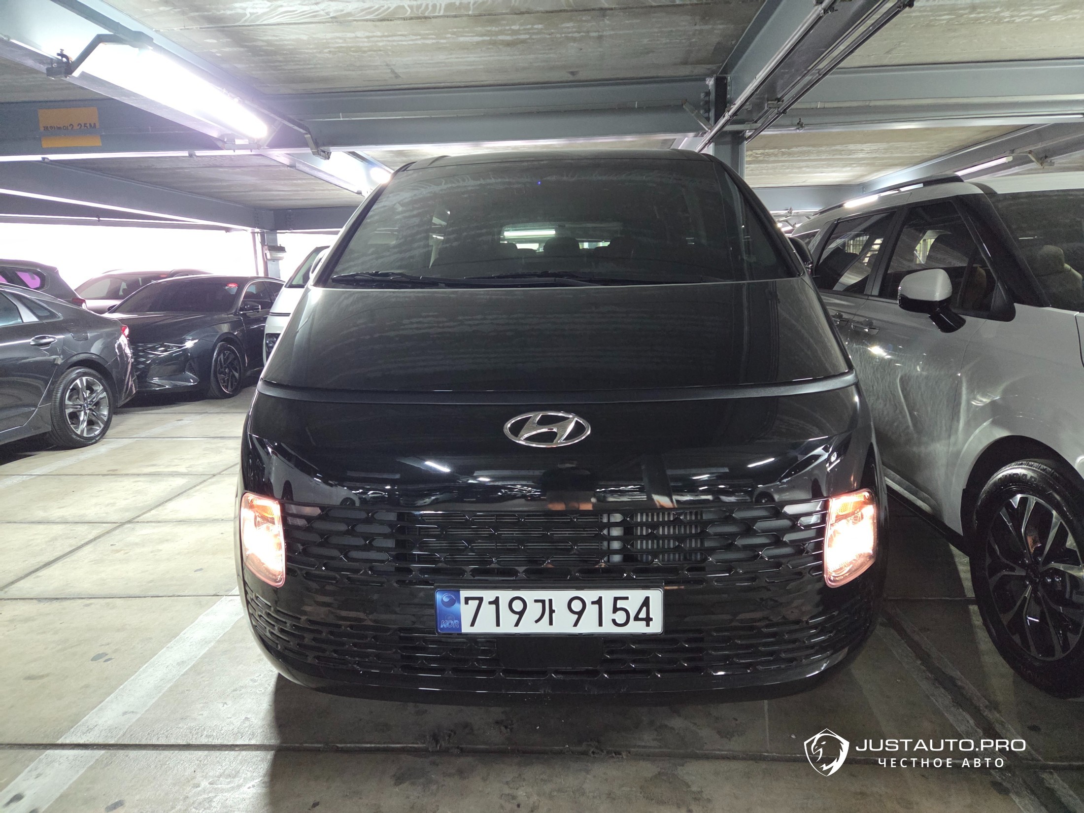 Автомобиль Hyundai Staria