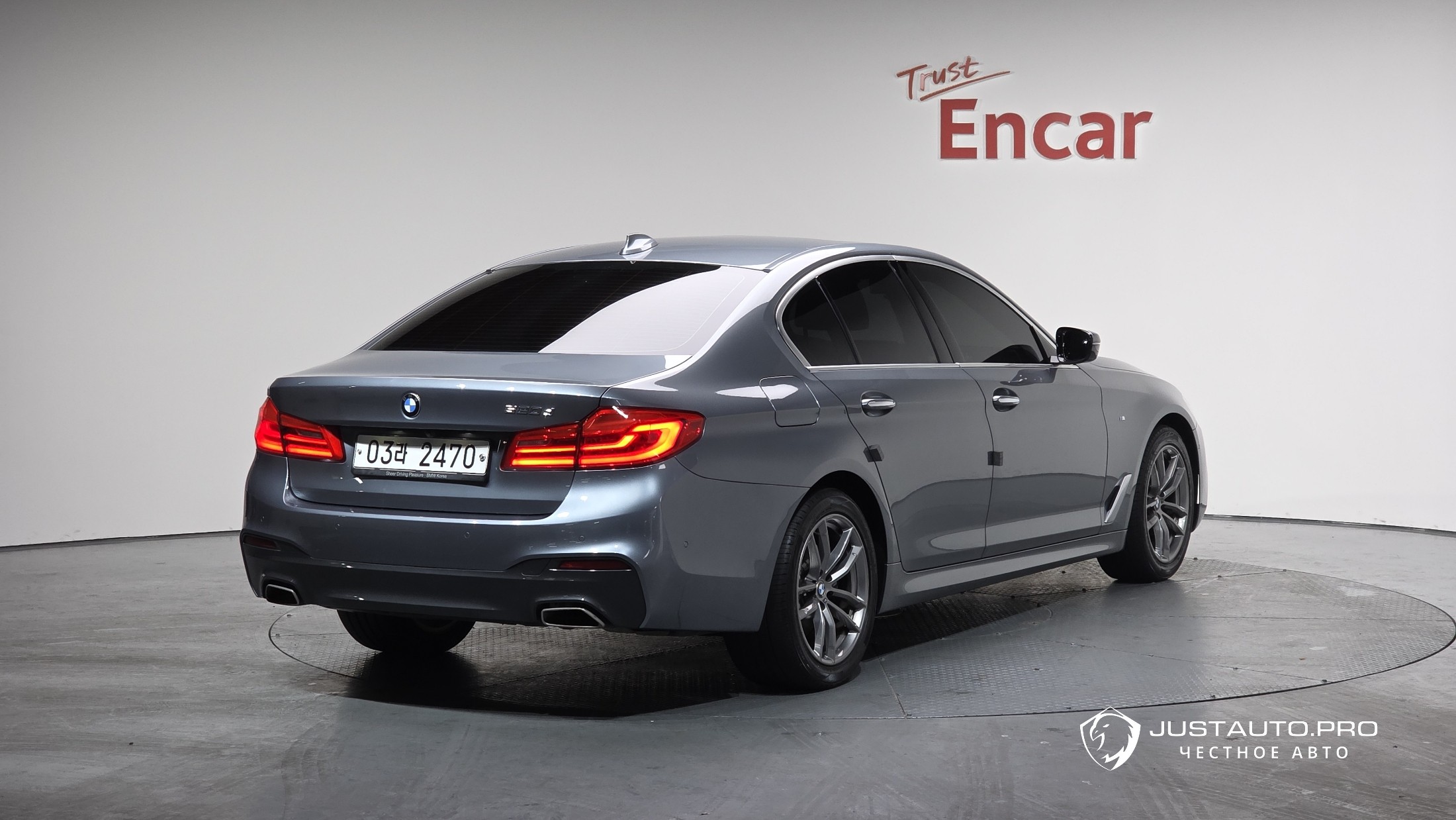 Автомобиль BMW 5-Series