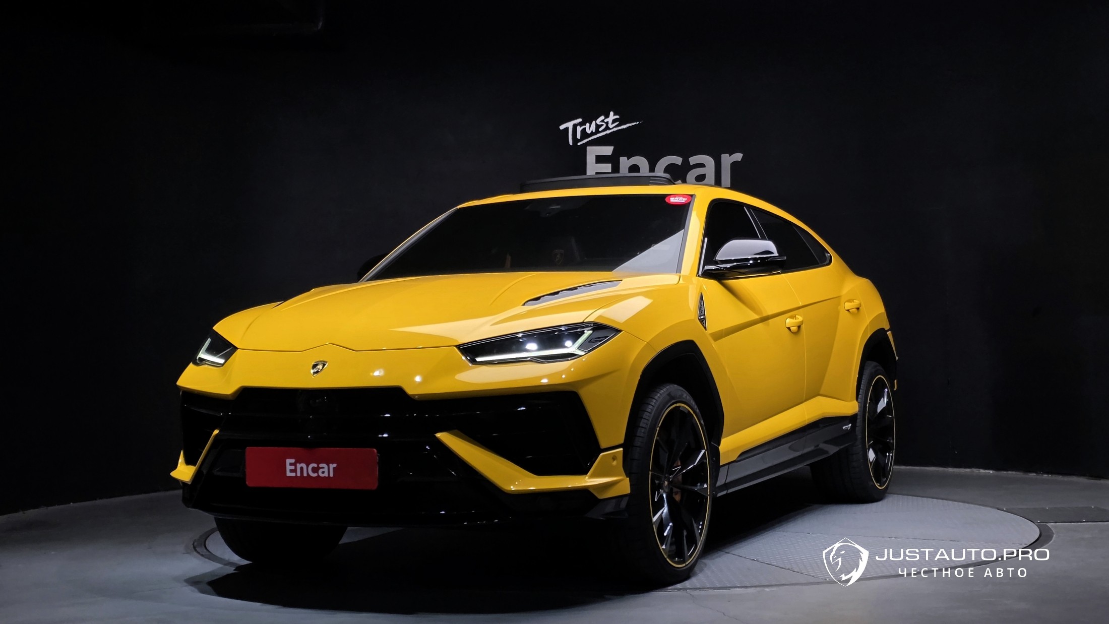 Автомобиль Lamborghini Urus