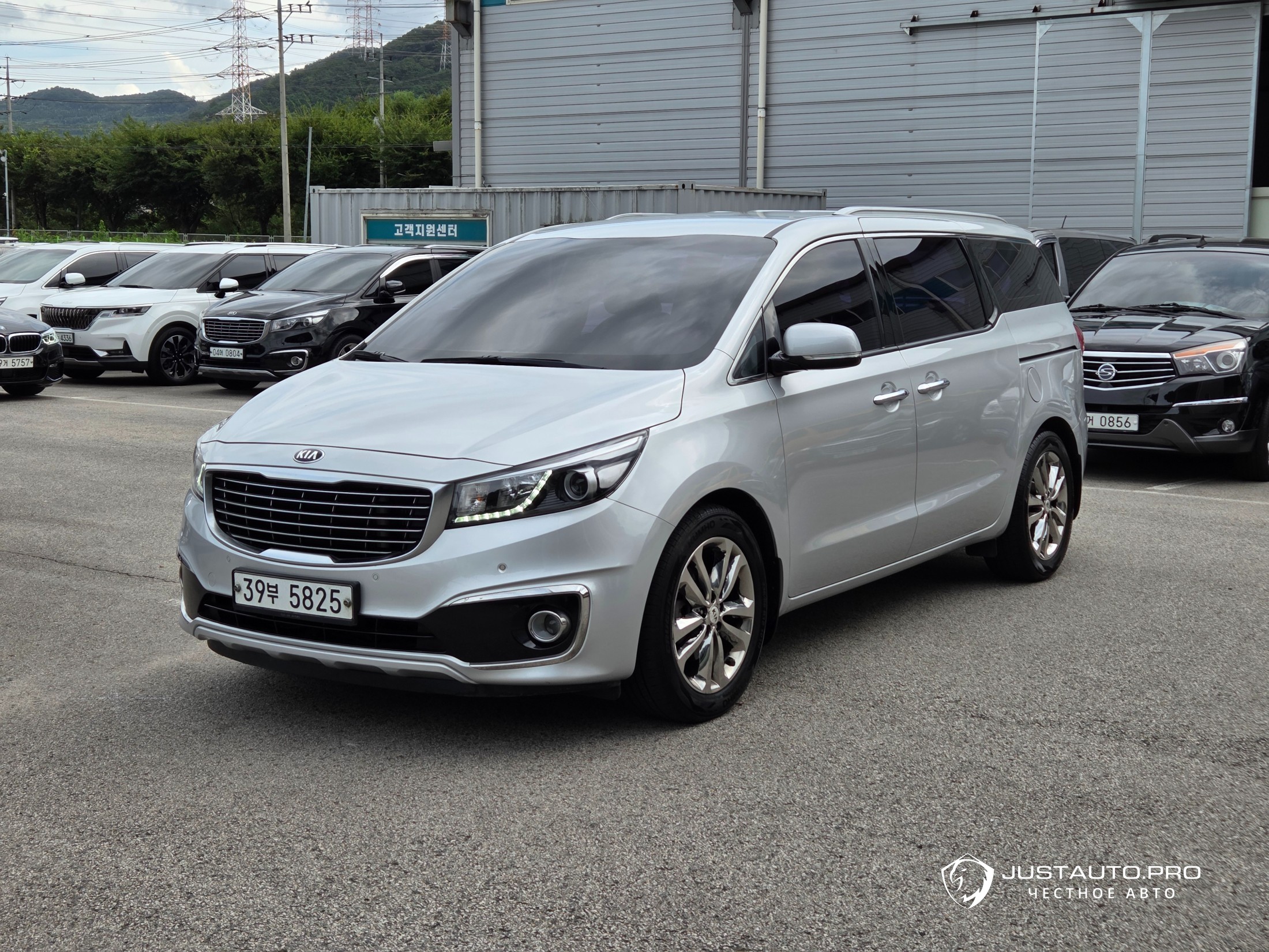 Автомобиль Kia Canival