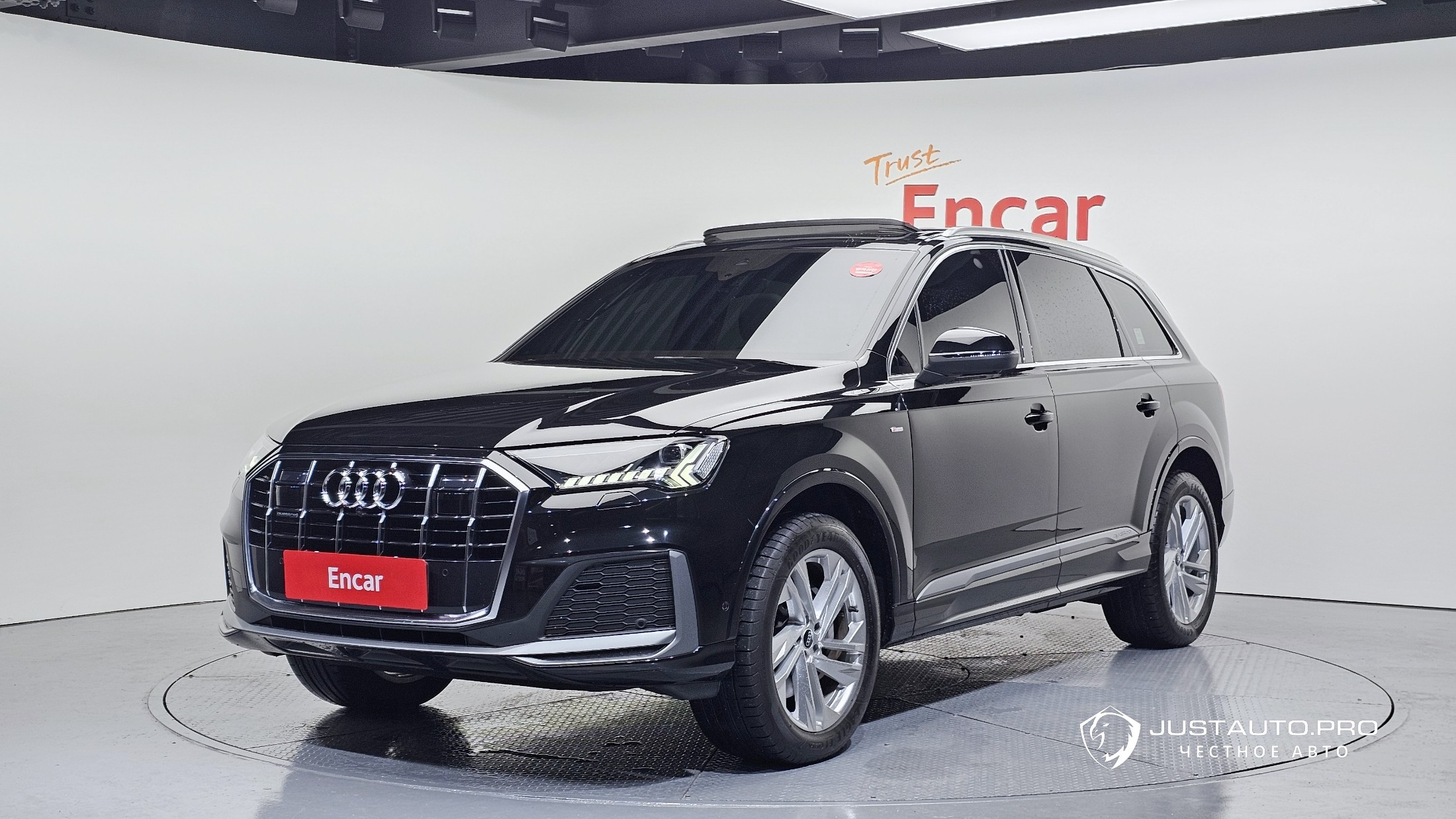 Автомобиль Audi Q7