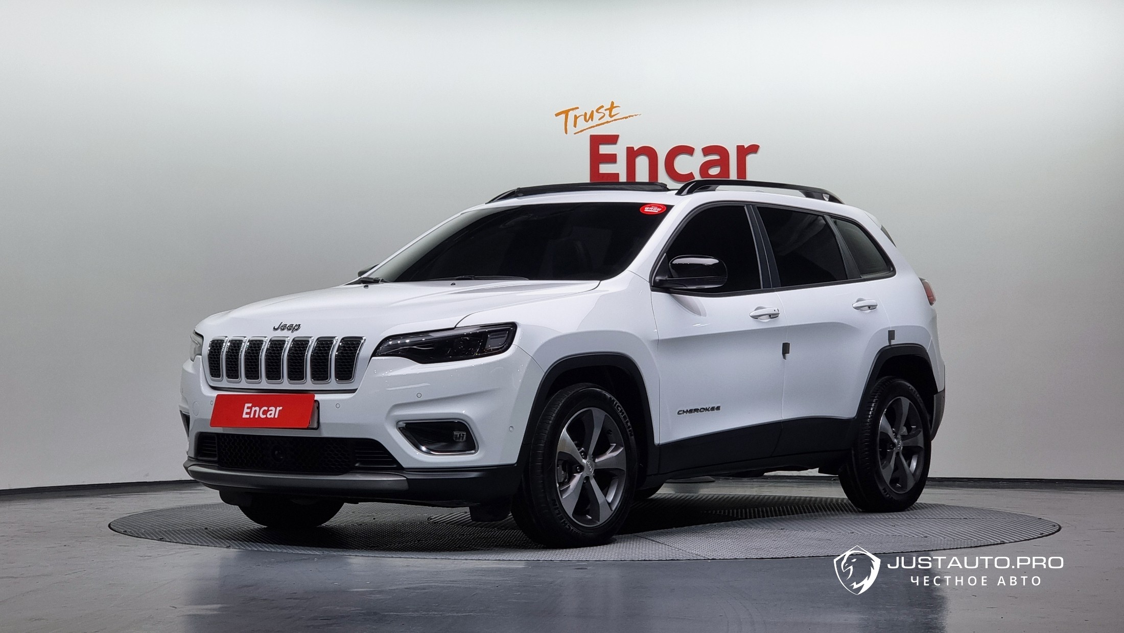 Автомобиль Jeep Cherokee