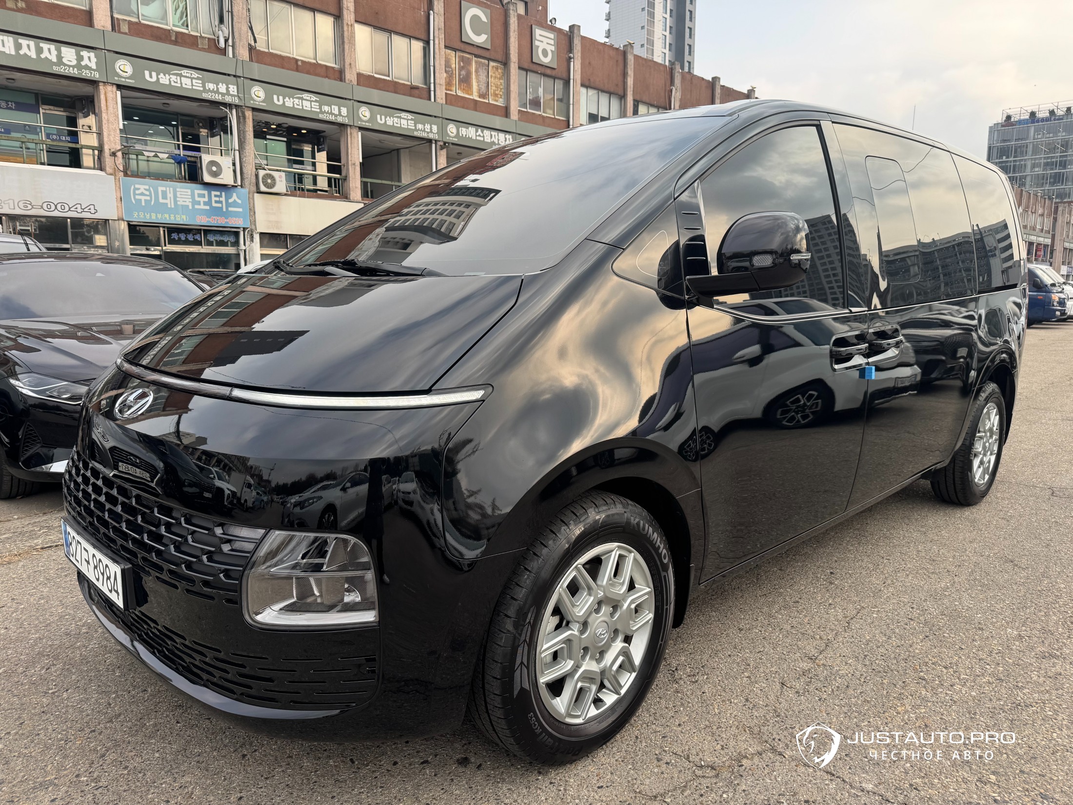 Автомобиль Hyundai Staria