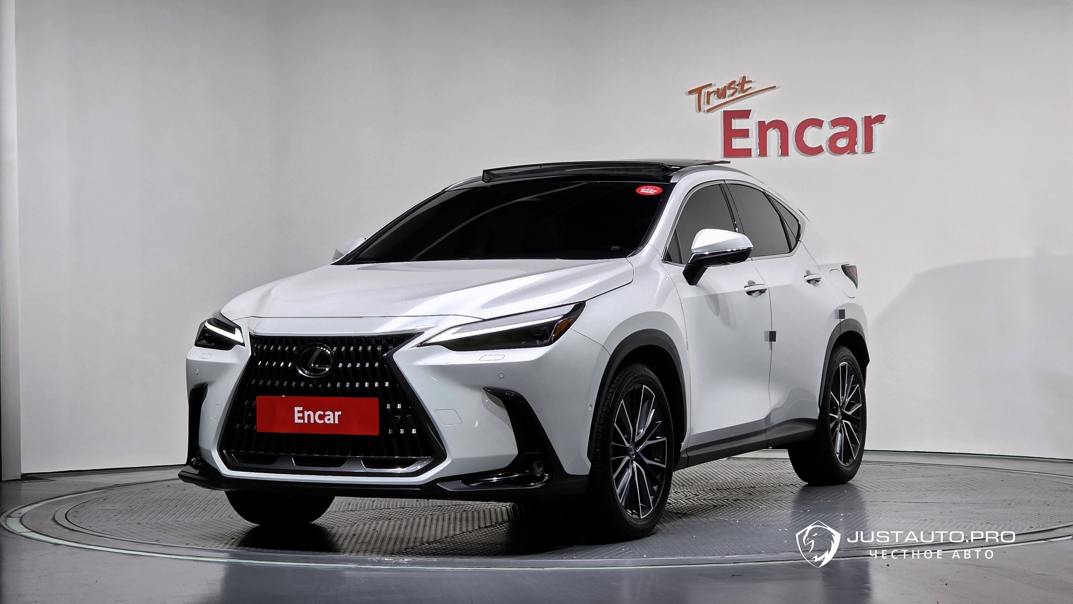 Автомобиль Lexus NX