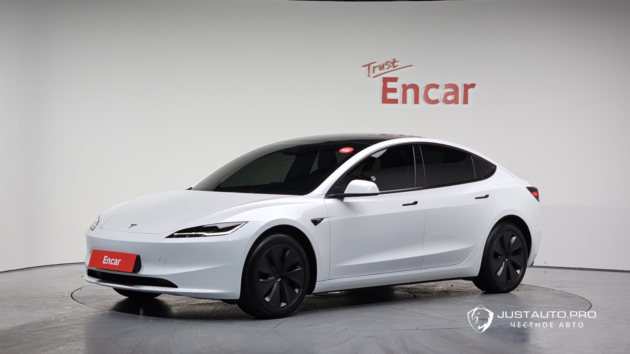 Автомобиль Tesla Model 3