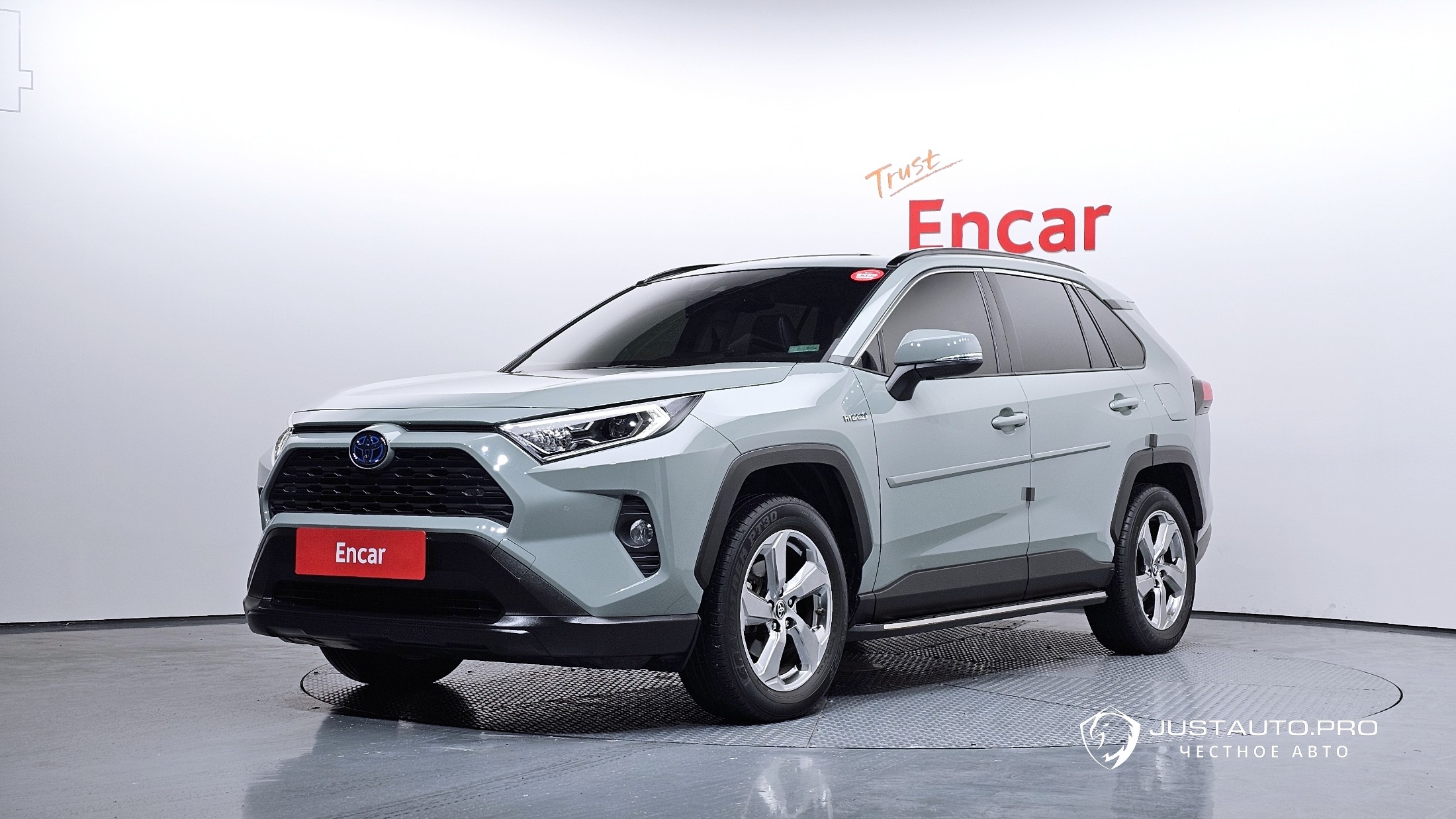 Автомобиль Toyota RAV4