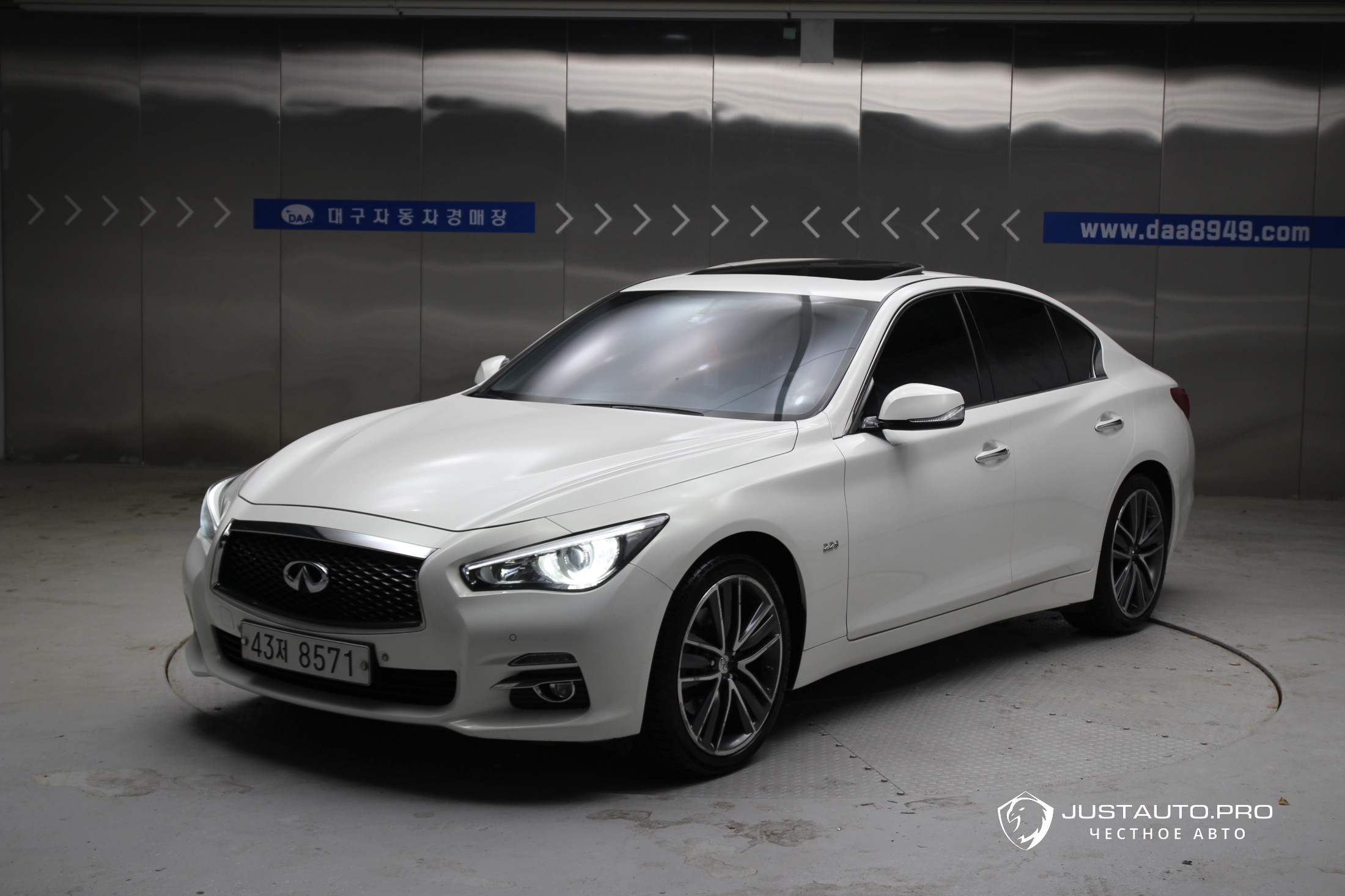 Автомобиль Infiniti Q50