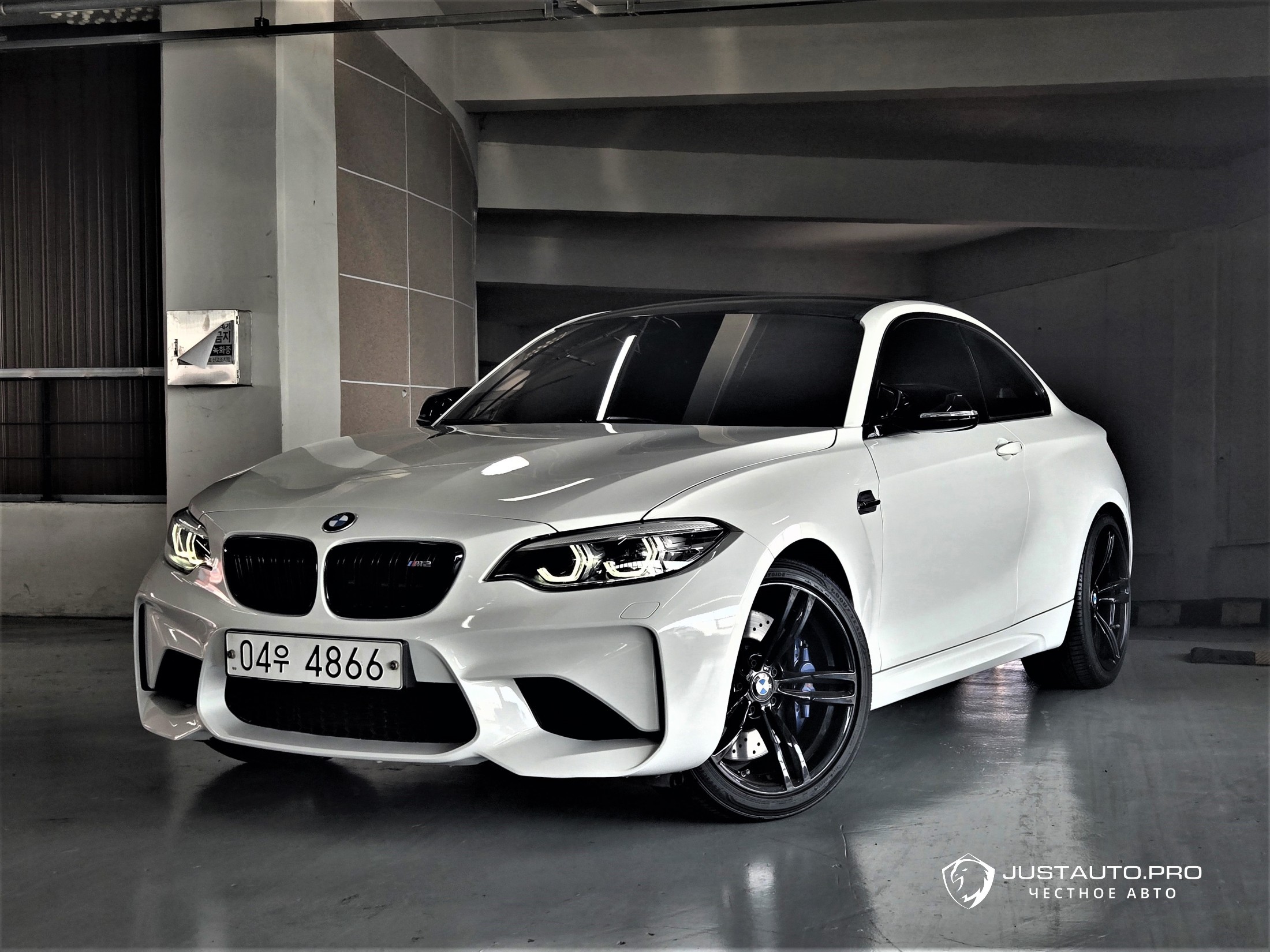 Автомобиль BMW M2