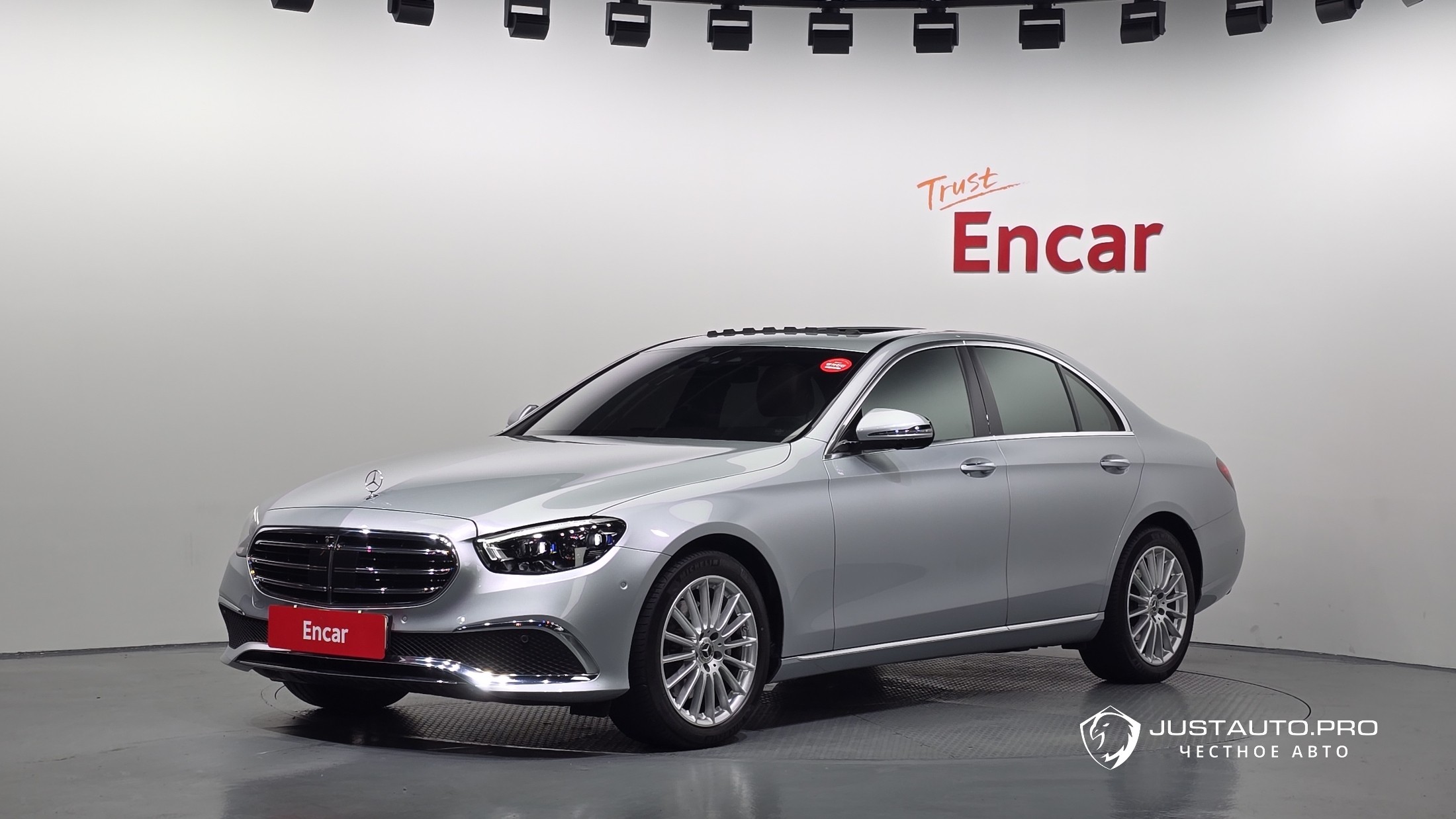 Автомобиль Mercedes-Benz E-Class