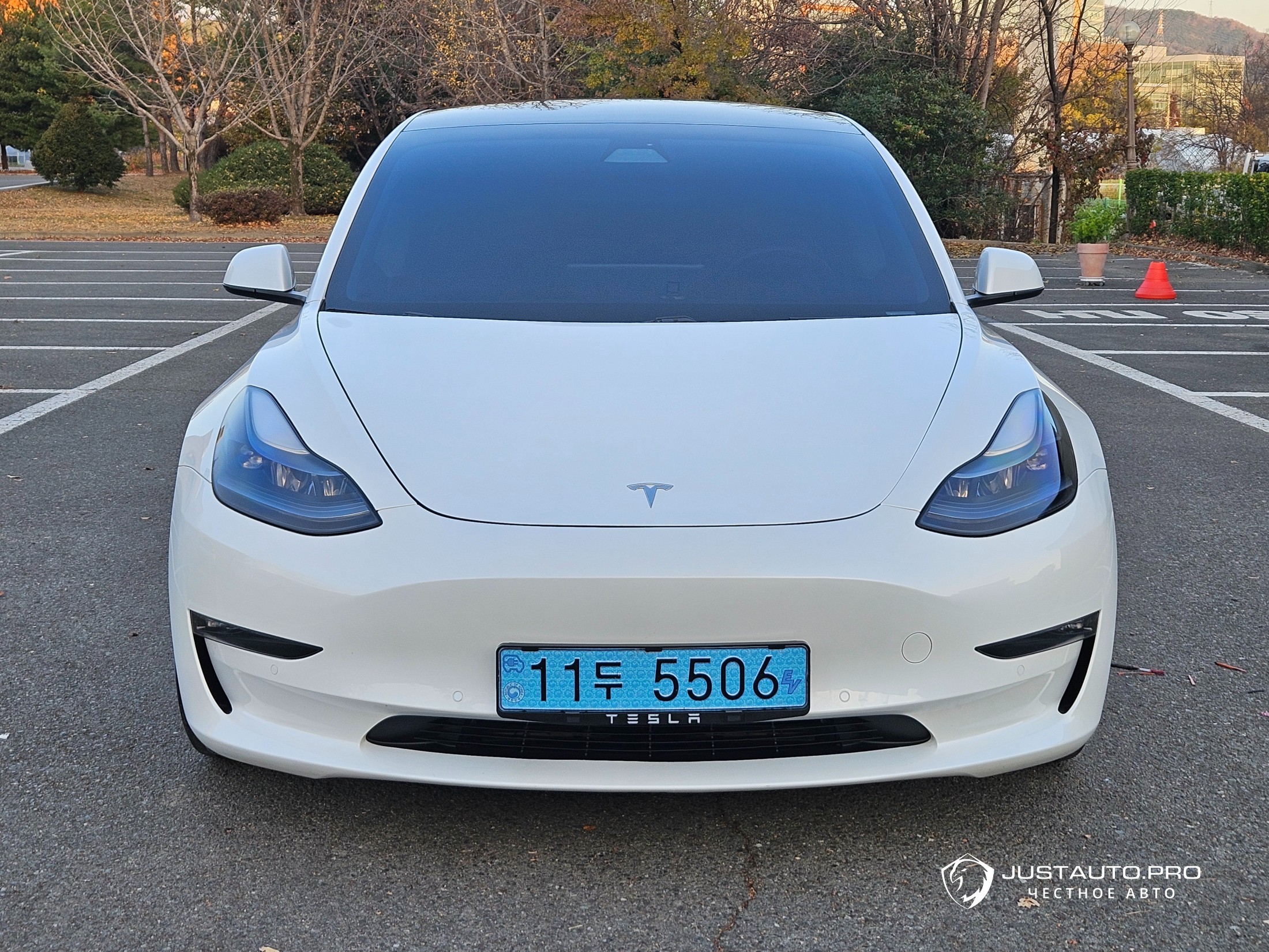 Автомобиль Tesla Model 3