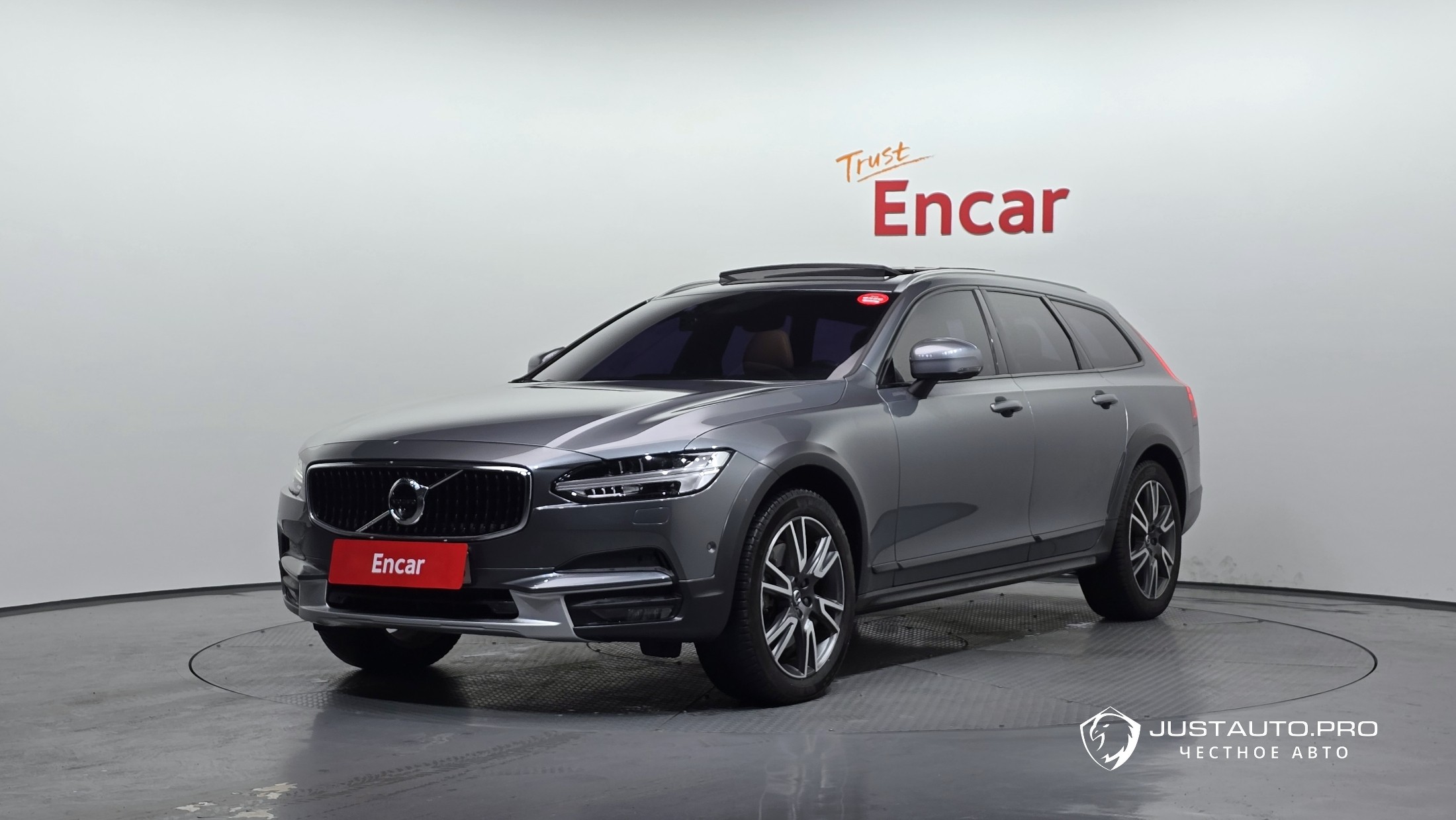 Автомобиль Volvo V90