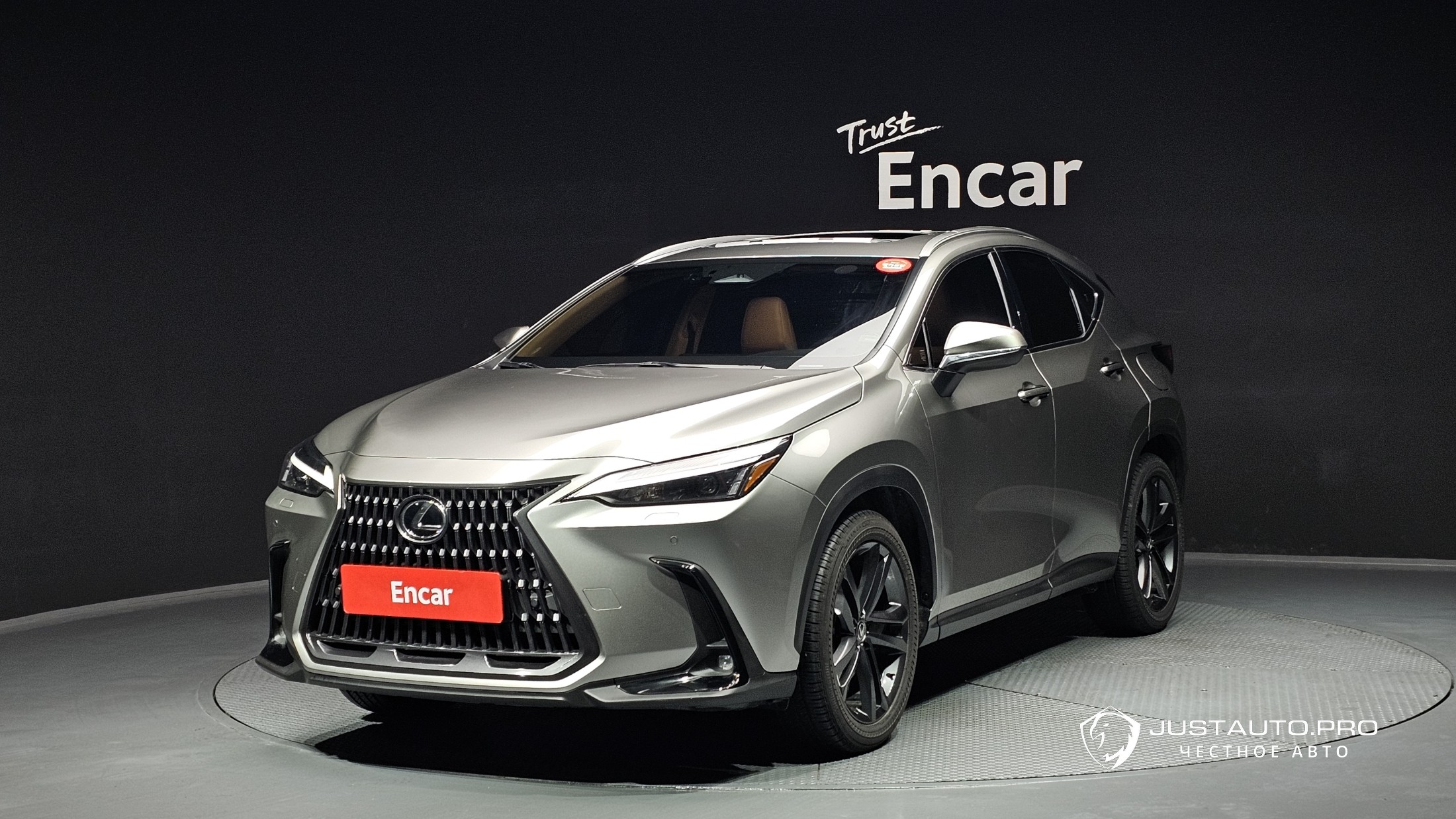 Автомобиль Lexus NX