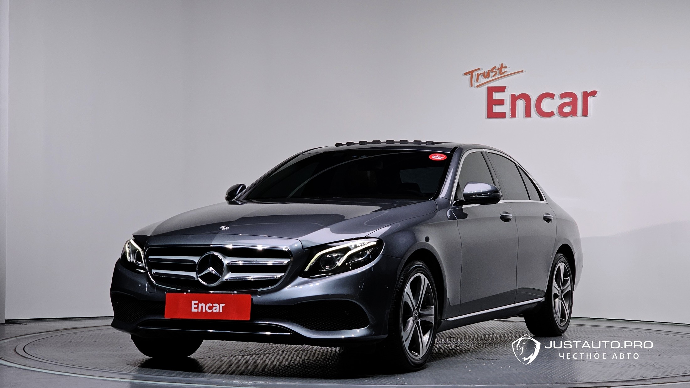 Автомобиль Mercedes-Benz E-Class