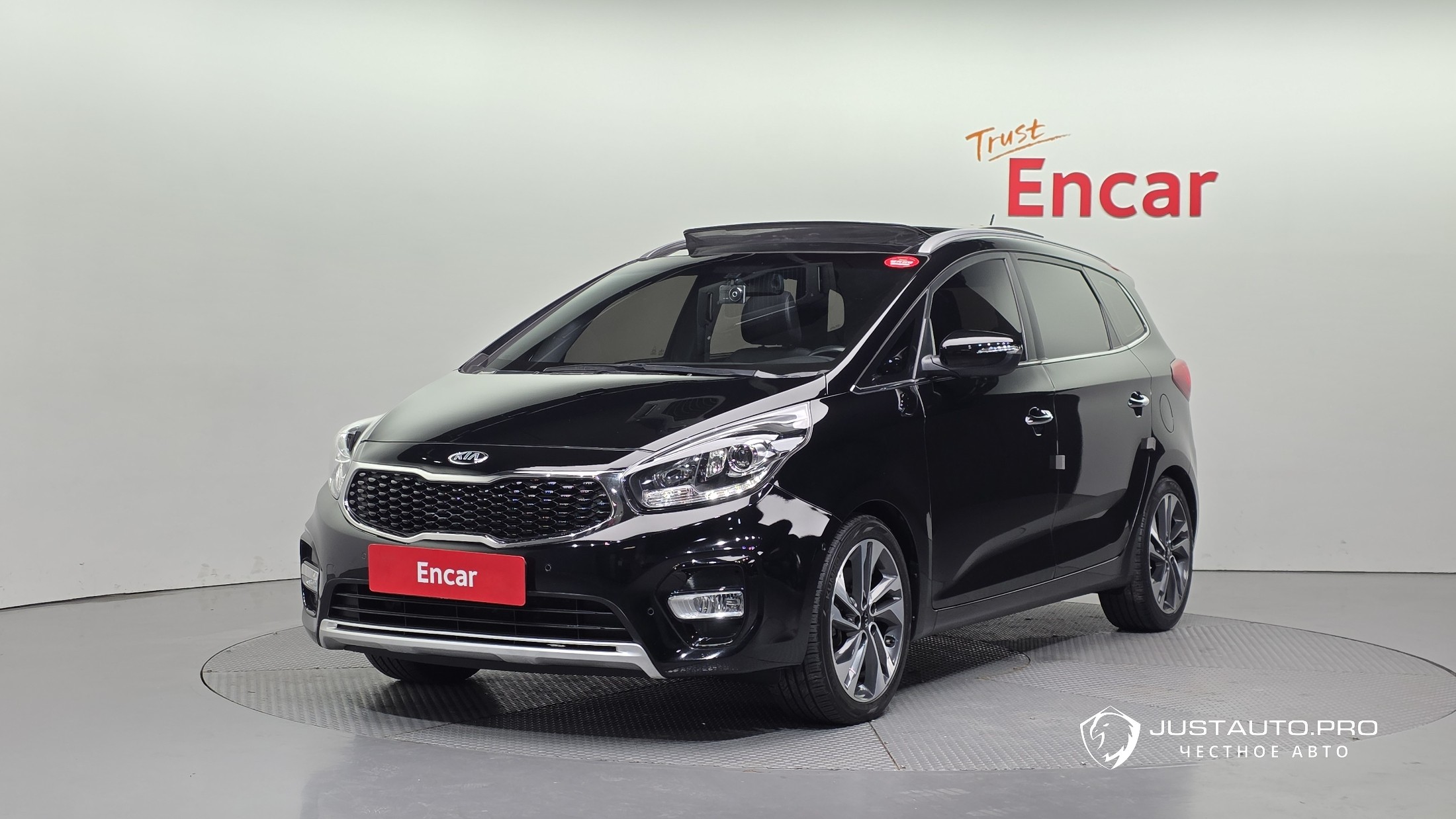 Автомобиль Kia Carens