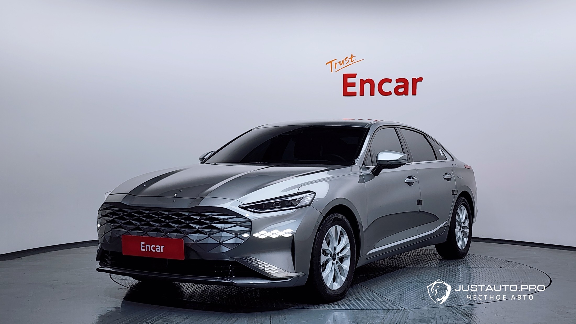 Автомобиль Kia K8