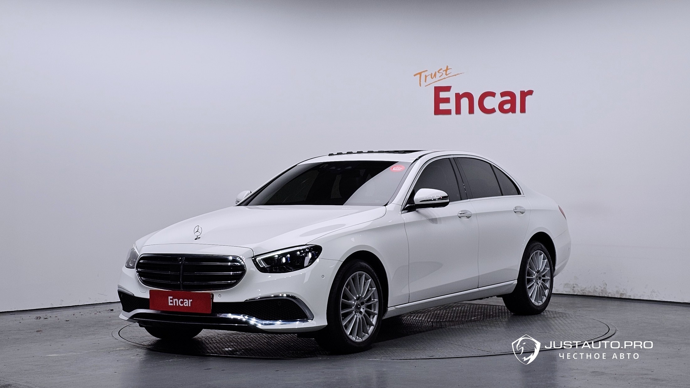 Автомобиль Mercedes-Benz E-Class