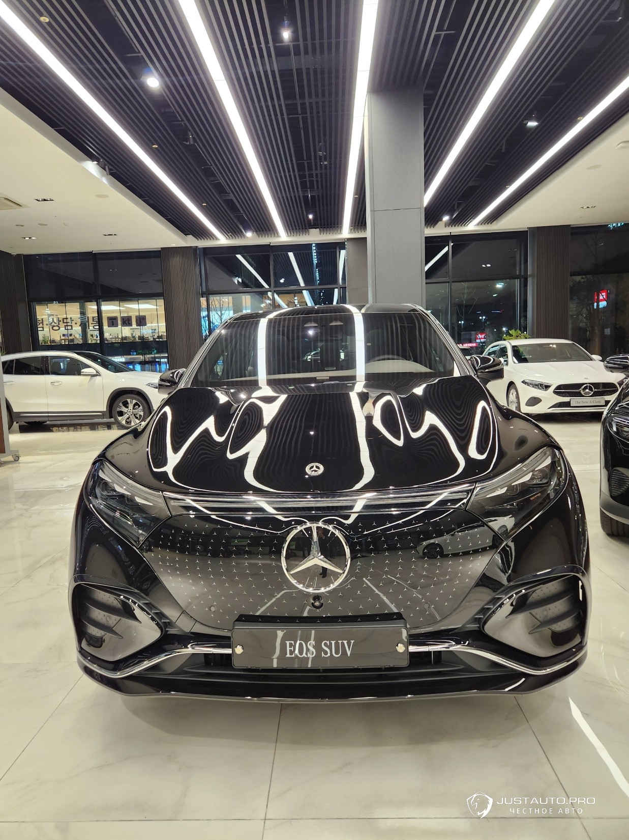 Автомобиль Mercedes-Benz EQS