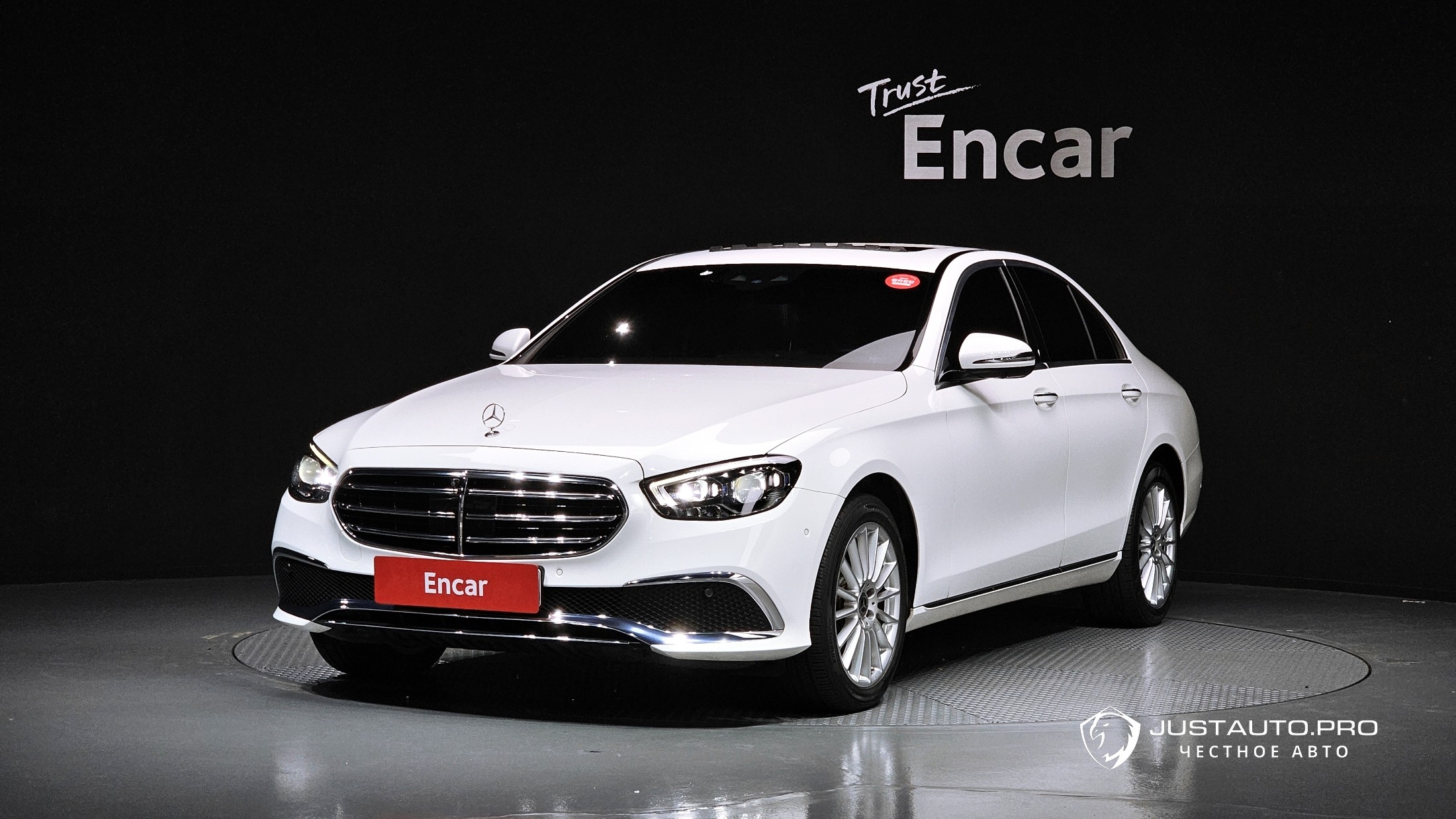 Автомобиль Mercedes-Benz E-Class