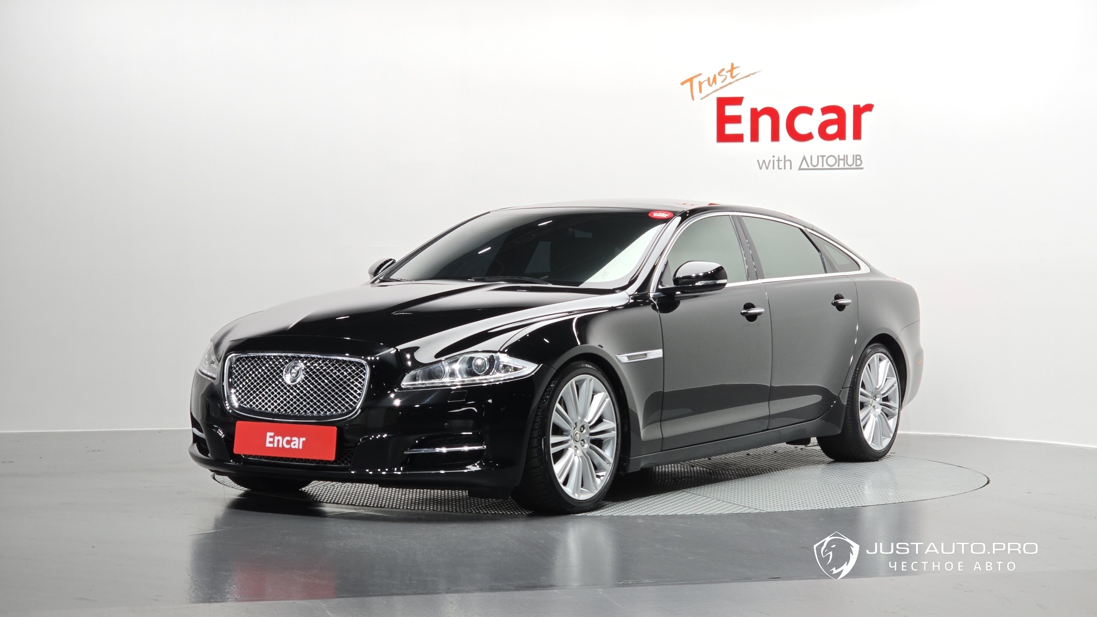 Автомобиль Jaguar XJ
