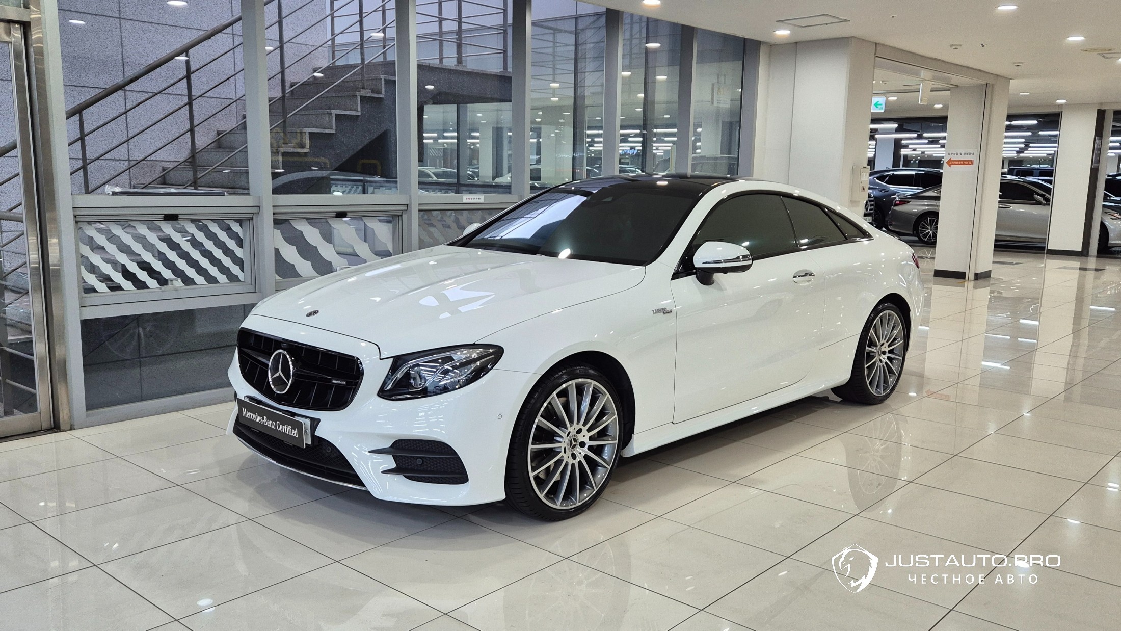 Автомобиль Mercedes-Benz E-Class