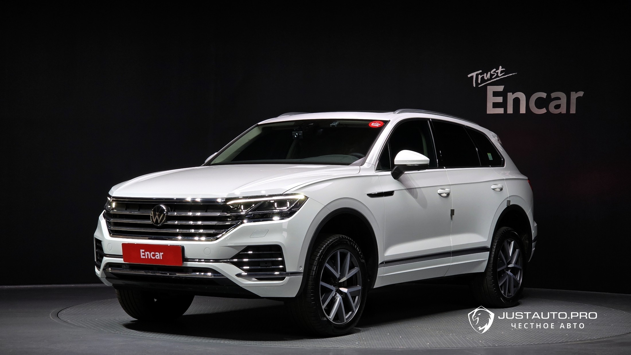 Автомобиль Volkswagen Touareg