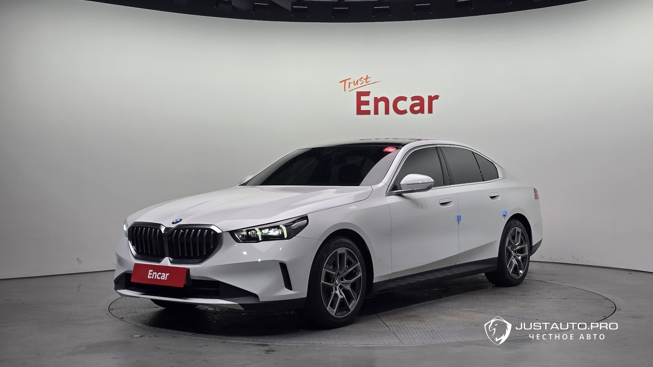 Автомобиль BMW 5-Series