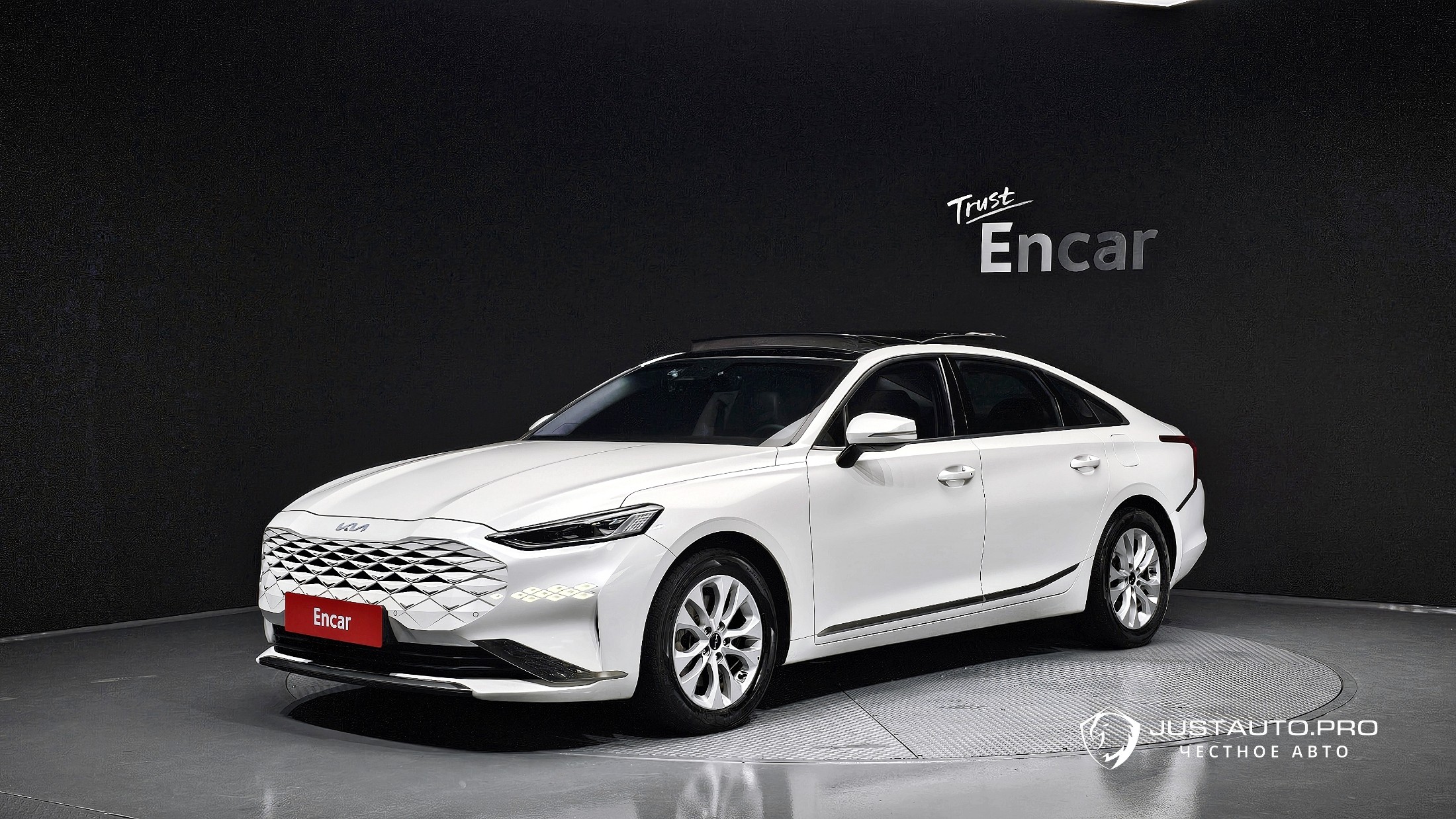 Автомобиль Kia K8